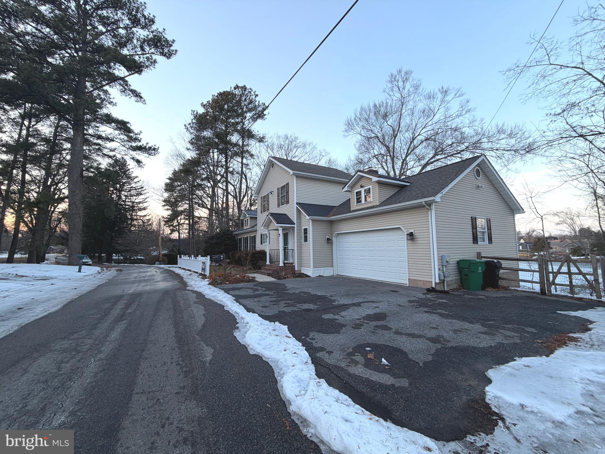 MOORES LAKE - Residential