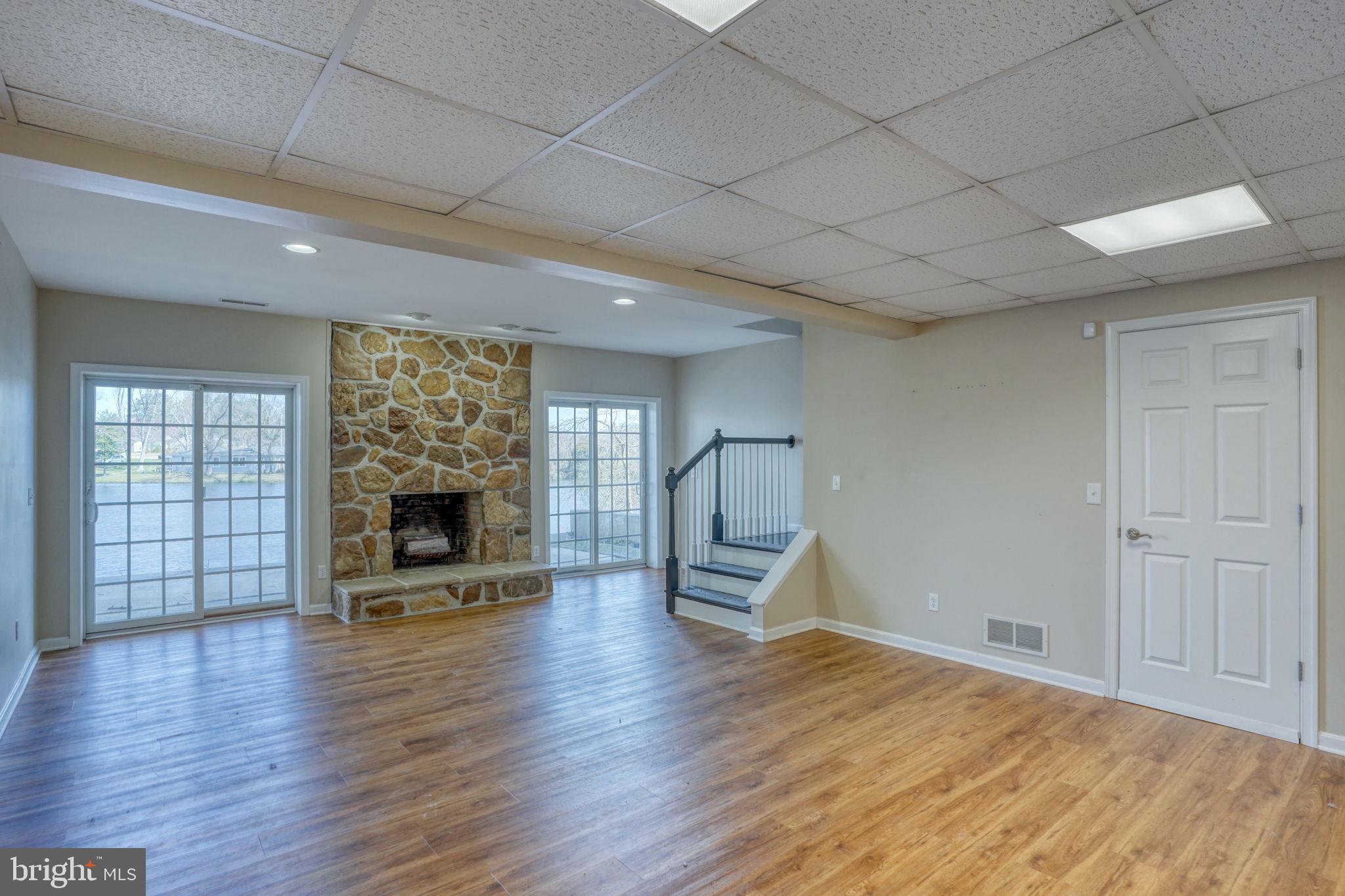 MOORES LAKE - Residential