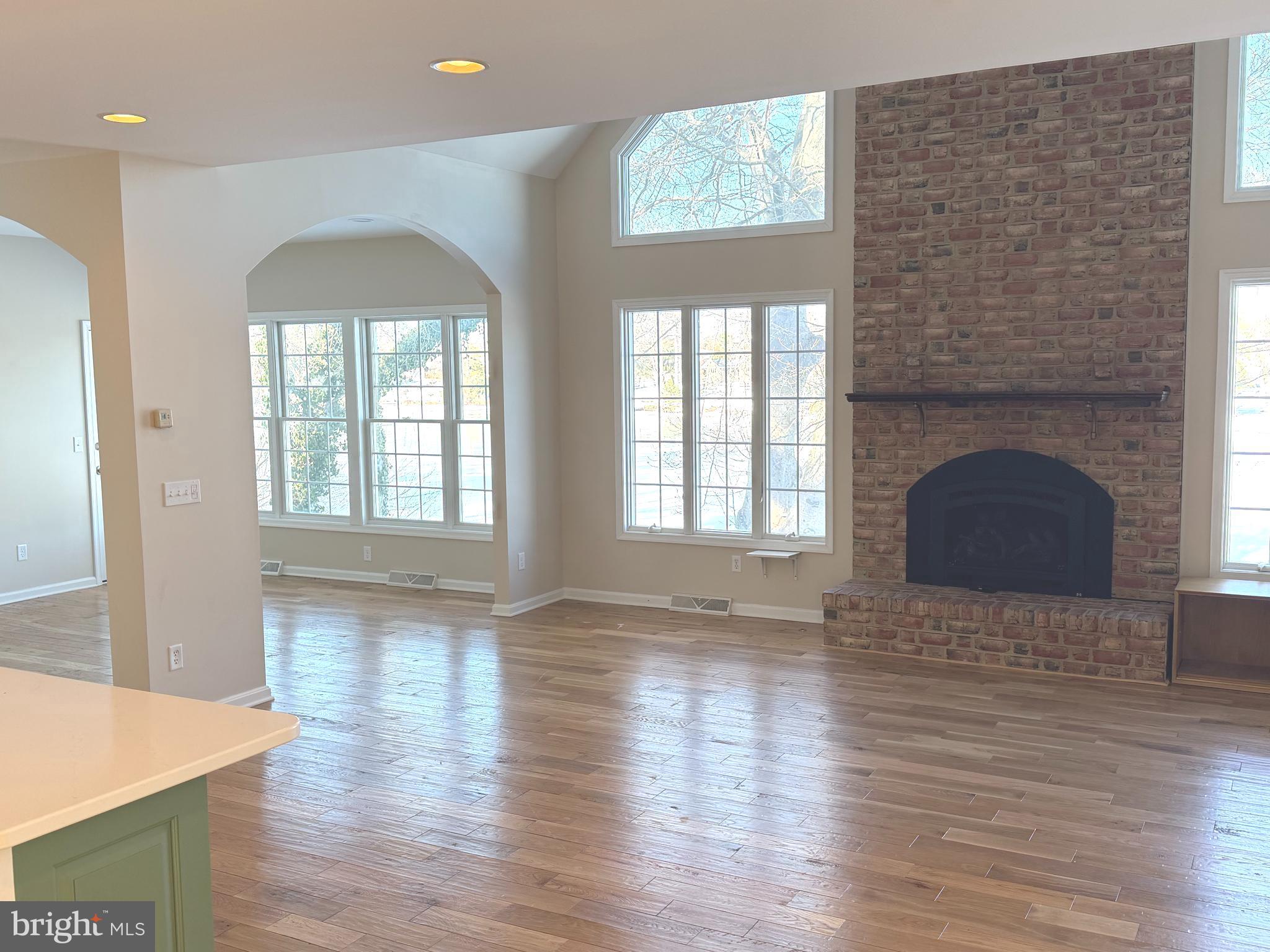 MOORES LAKE - Residential