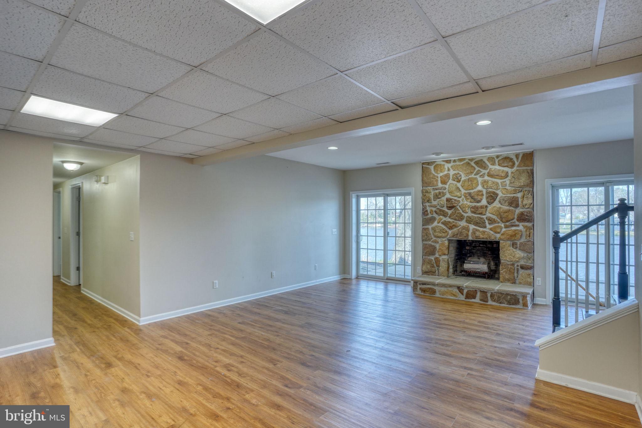 MOORES LAKE - Residential