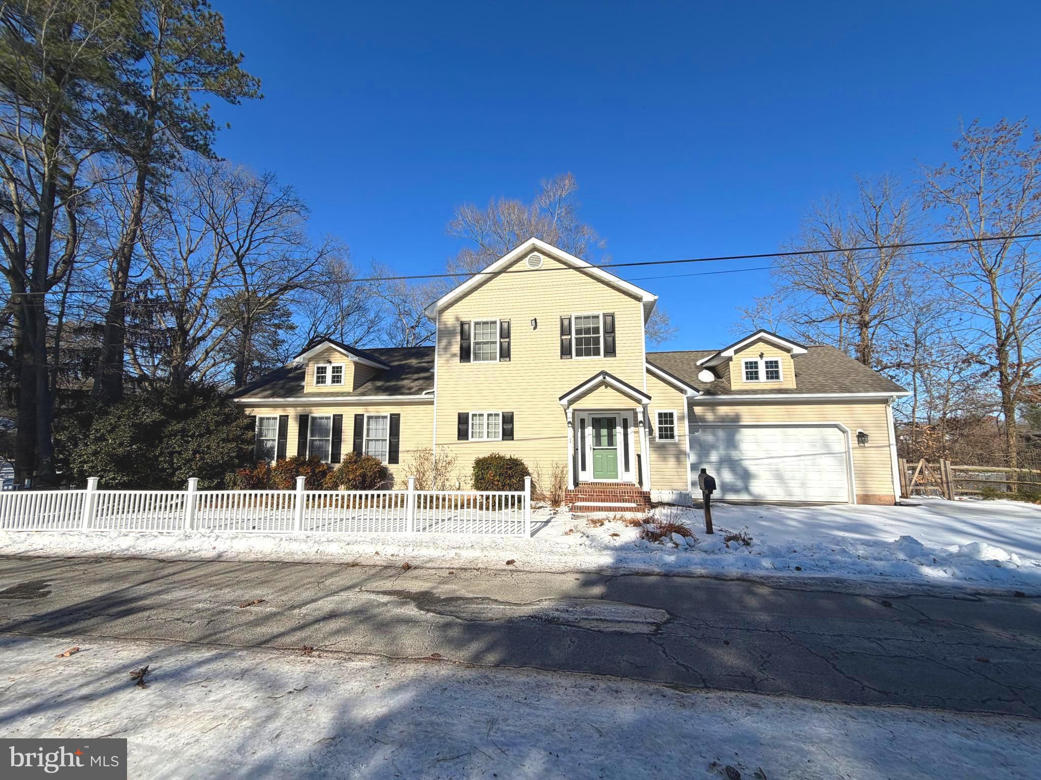 MOORES LAKE - Residential