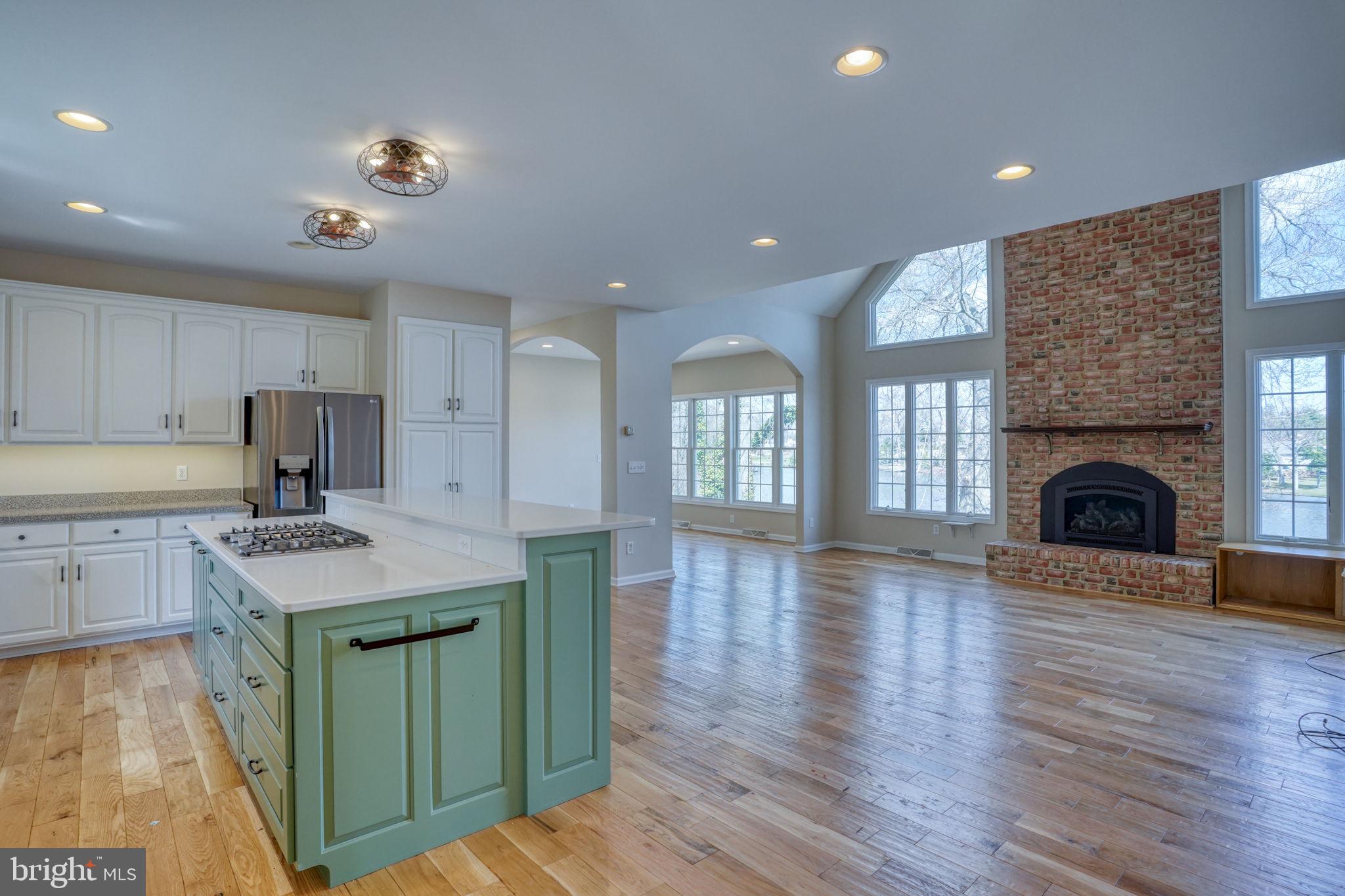 MOORES LAKE - Residential