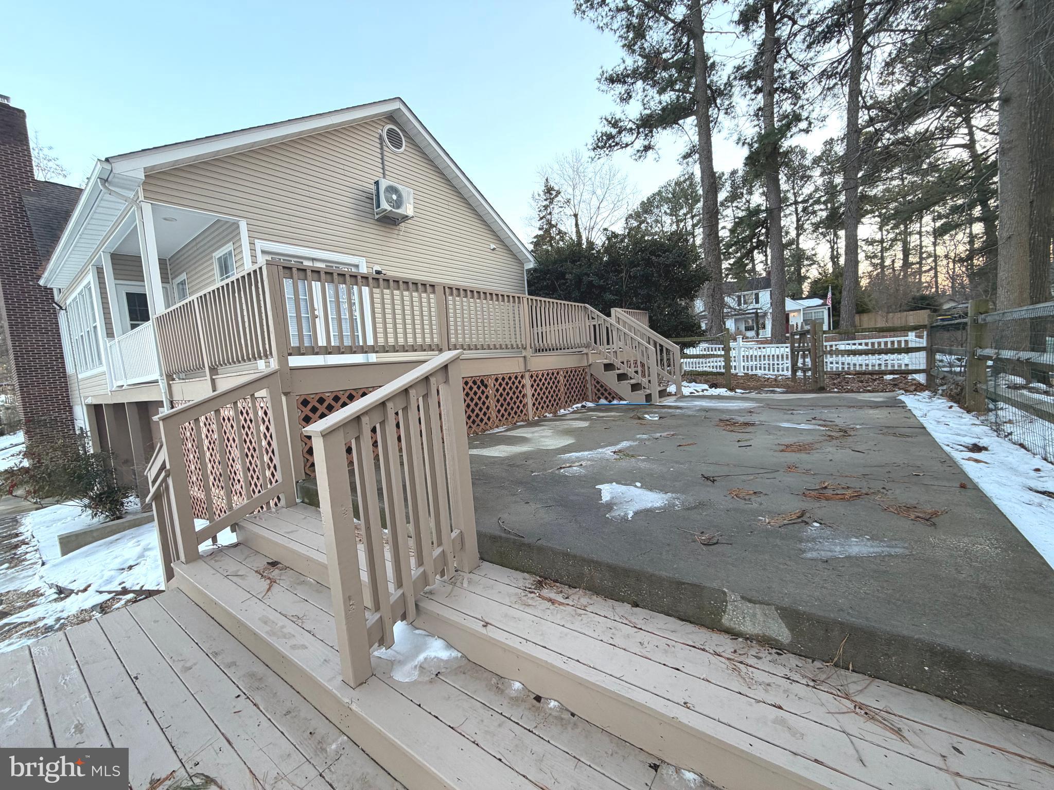 MOORES LAKE - Residential