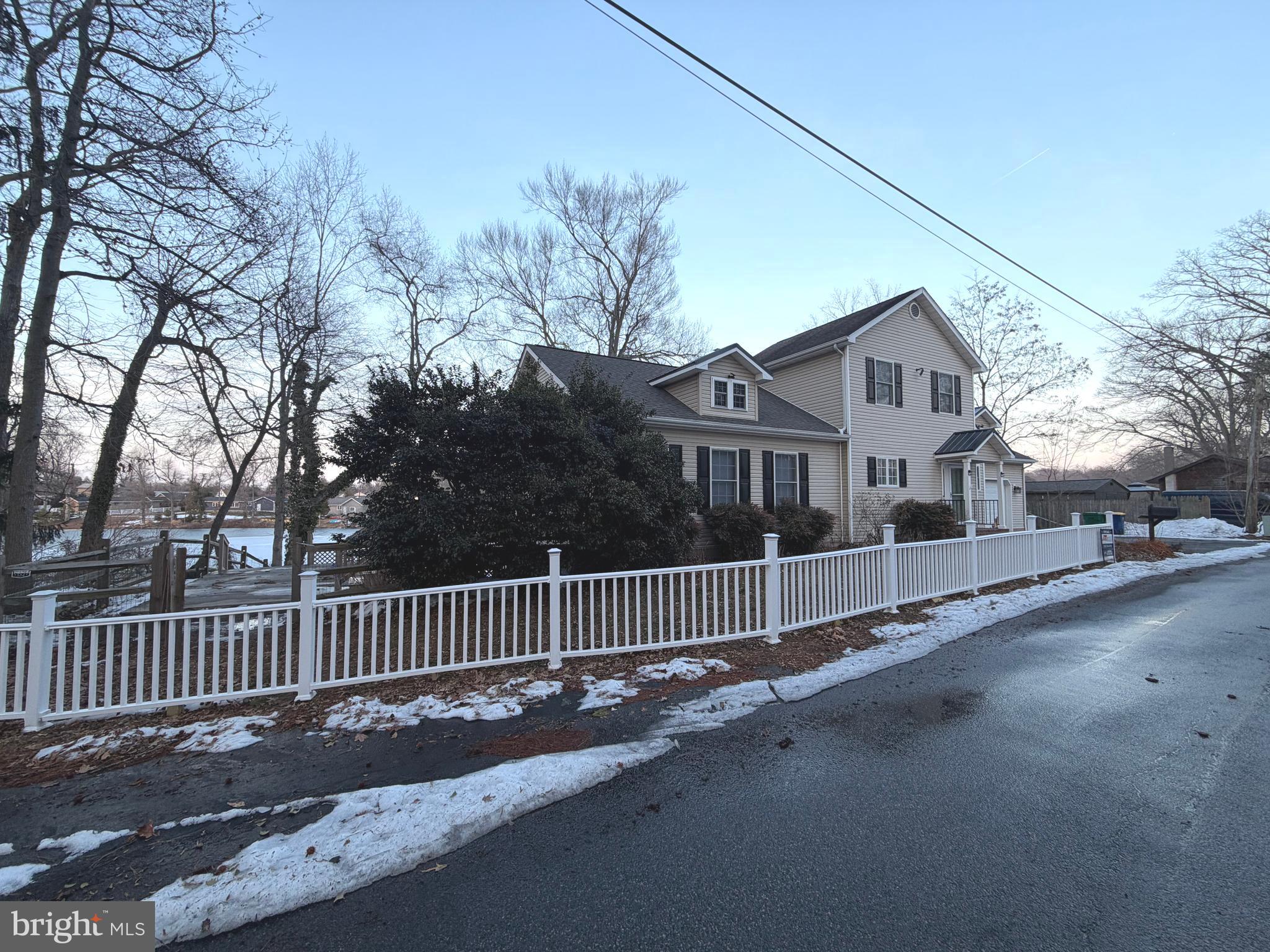 MOORES LAKE - Residential