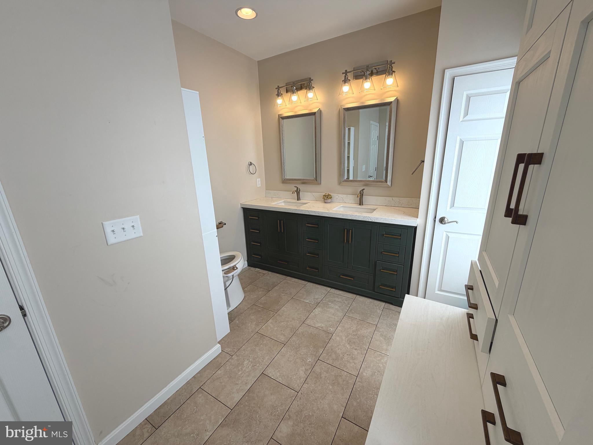 MOORES LAKE - Residential