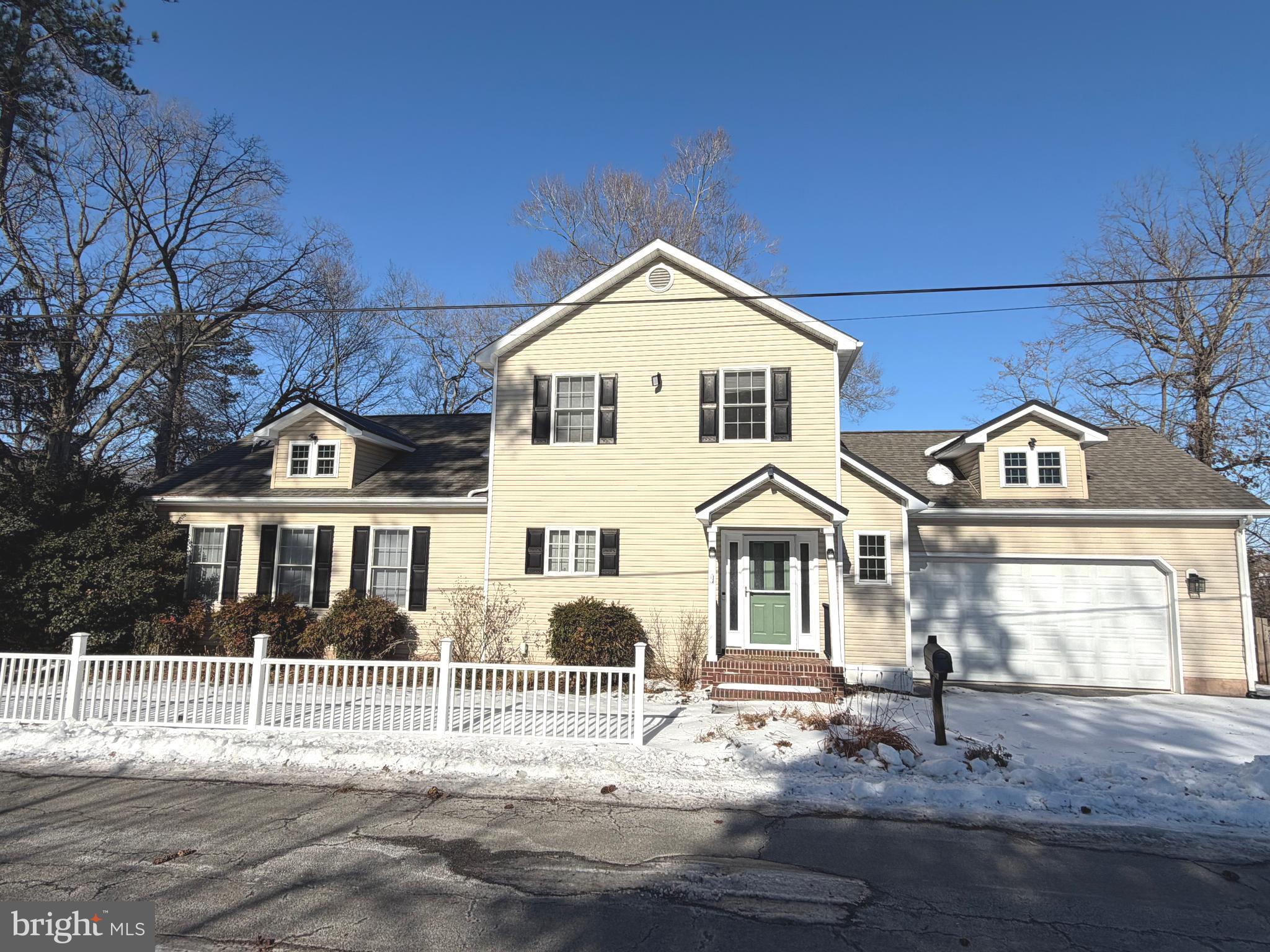 MOORES LAKE - Residential