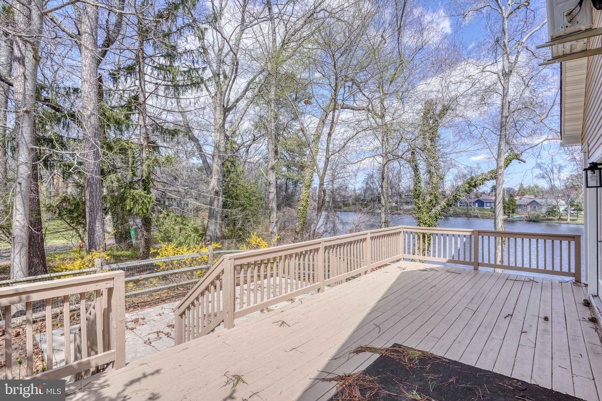 MOORES LAKE - Residential