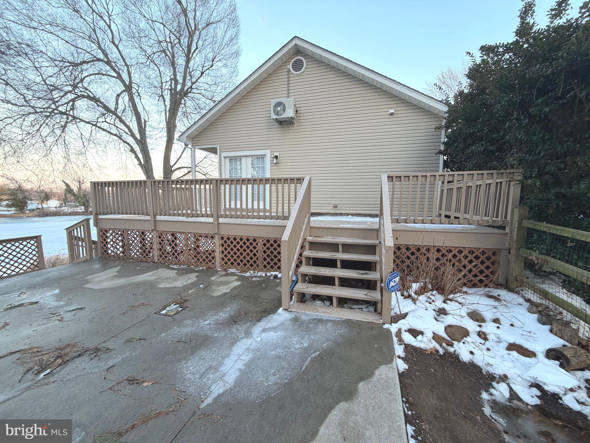 MOORES LAKE - Residential