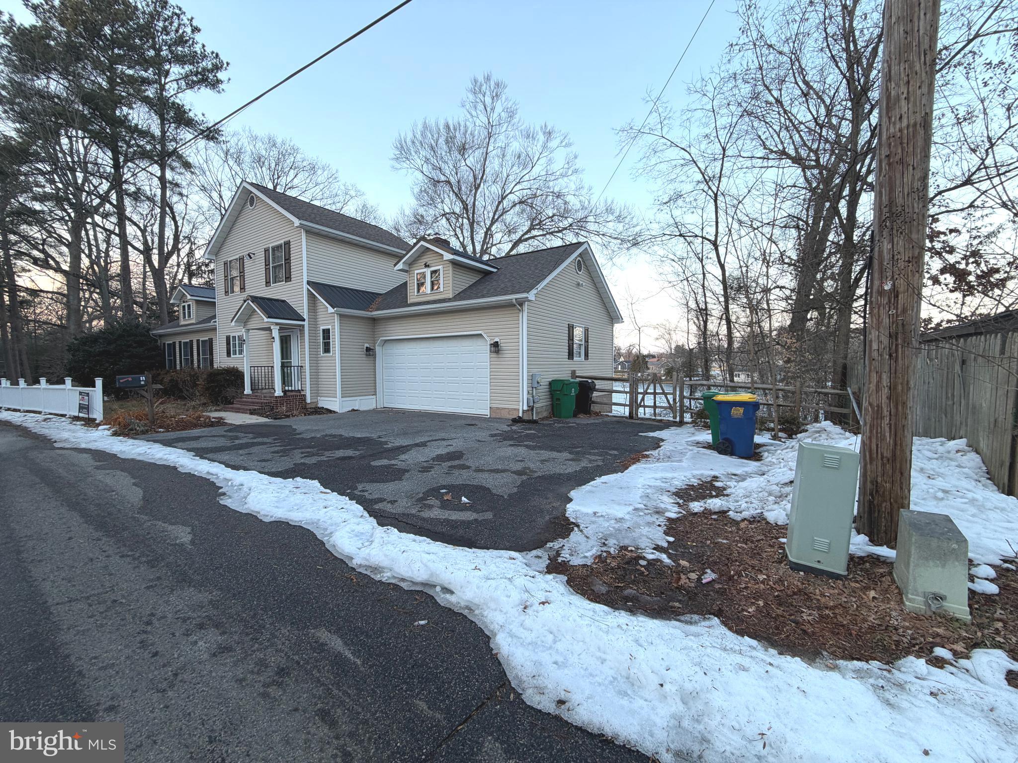 MOORES LAKE - Residential