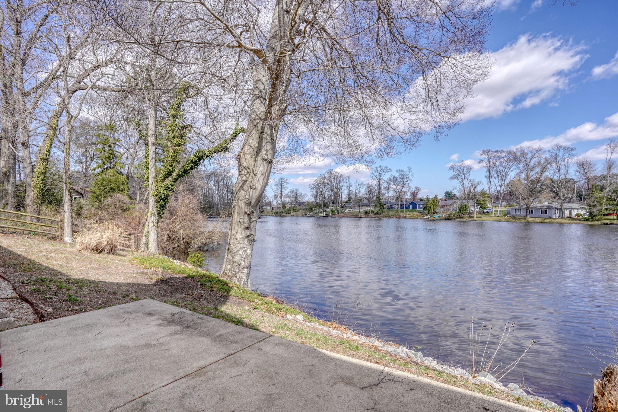 MOORES LAKE - Residential