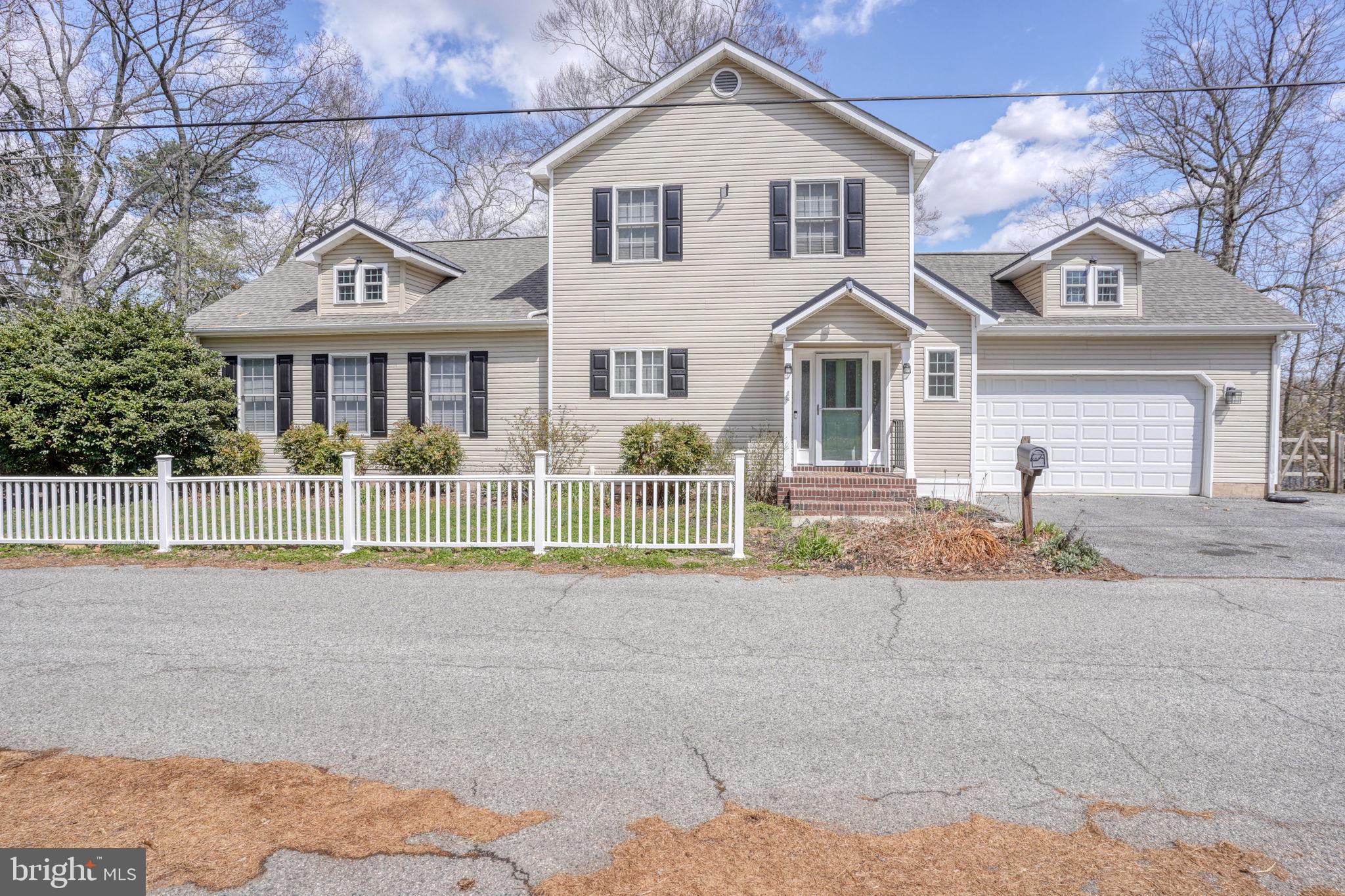 MOORES LAKE - Residential