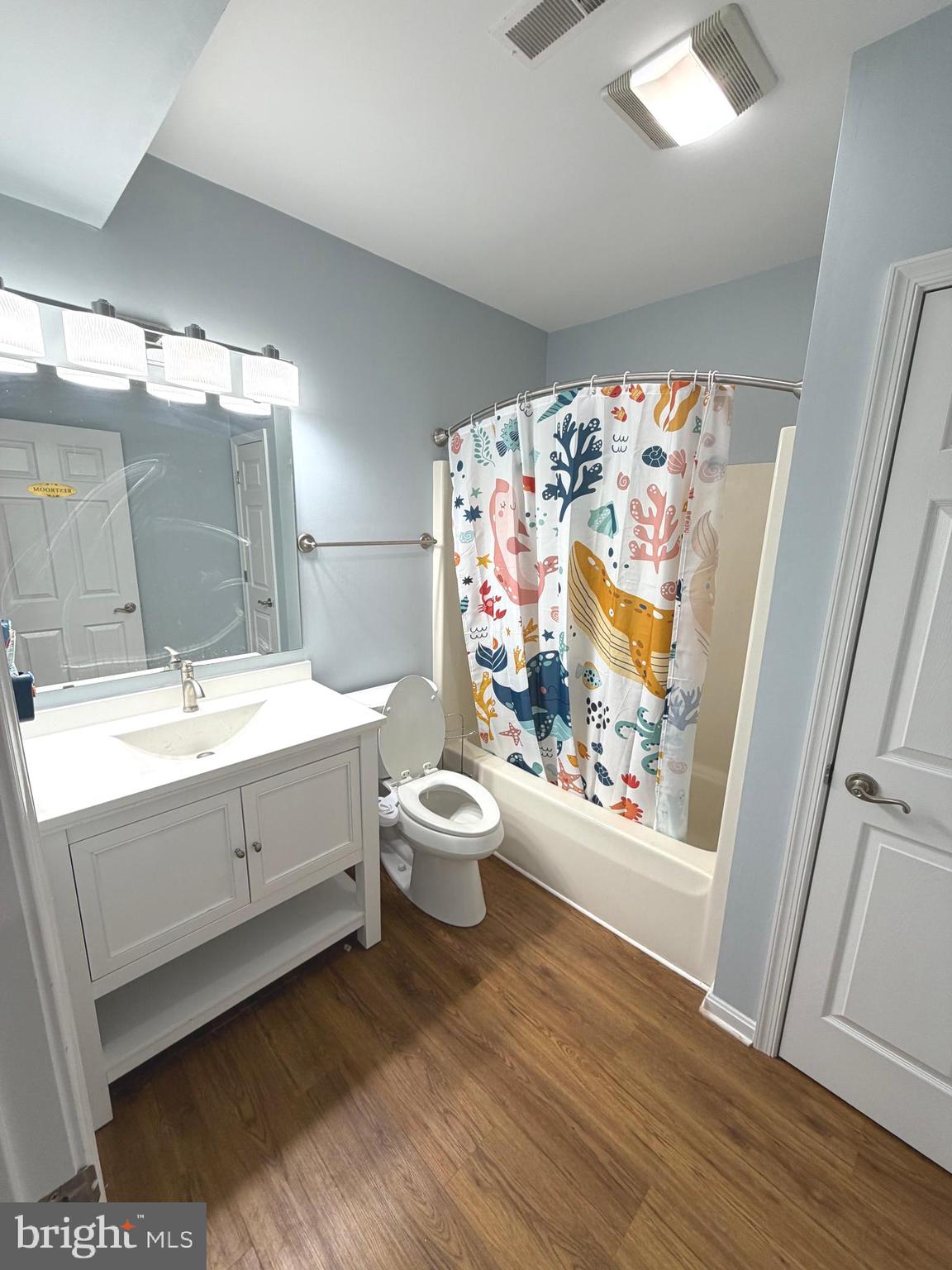 MOORES LAKE - Residential