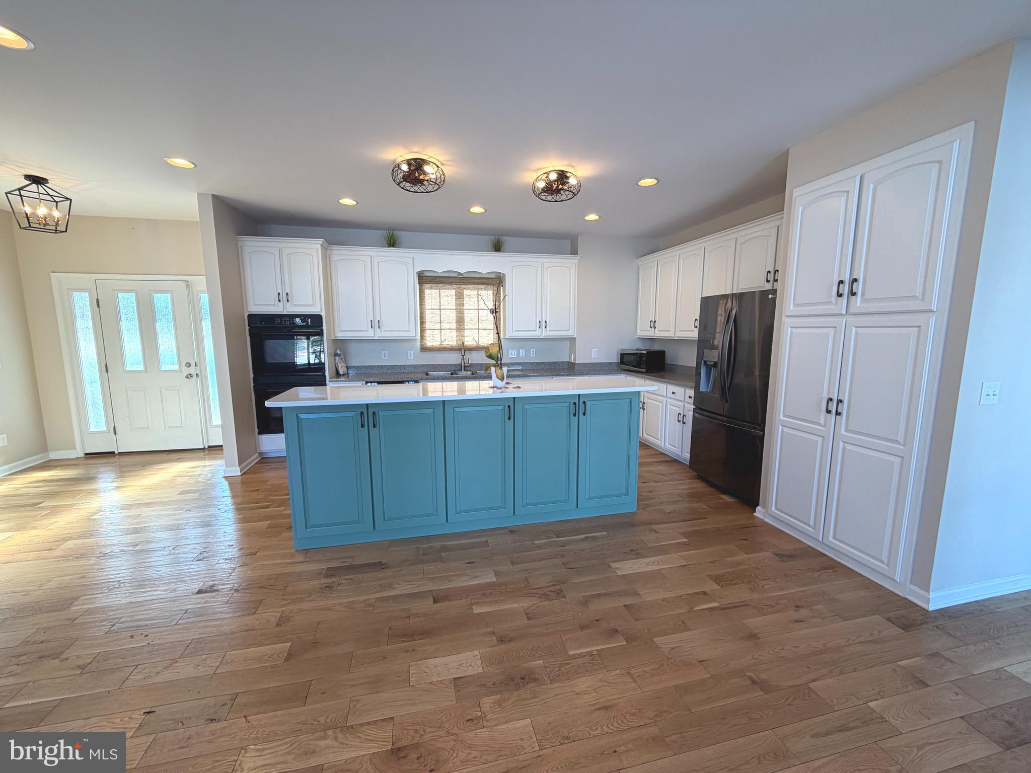 MOORES LAKE - Residential