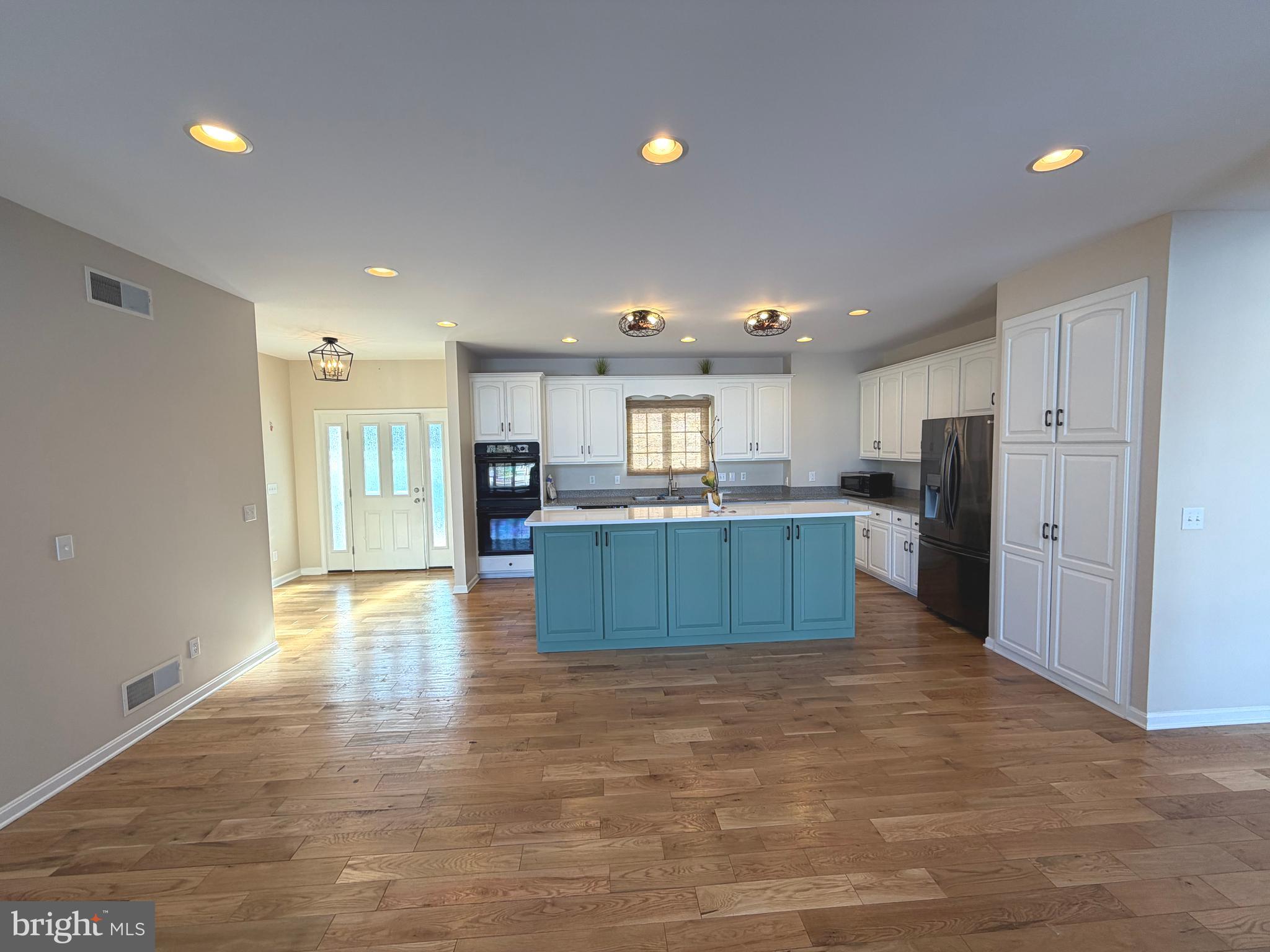 MOORES LAKE - Residential