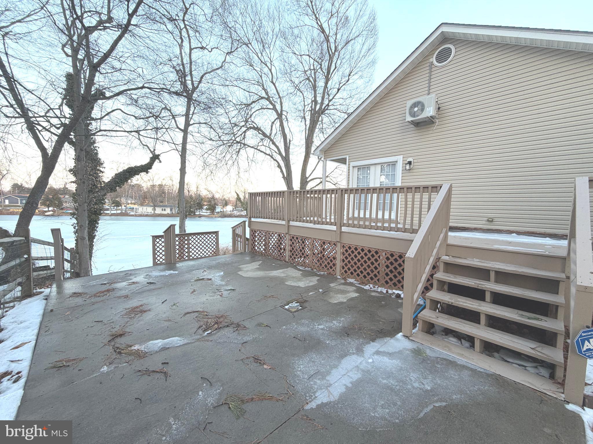 MOORES LAKE - Residential