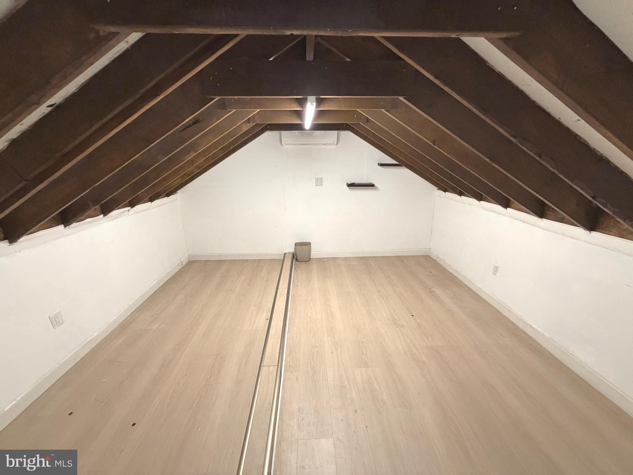 MOORES LAKE - Residential