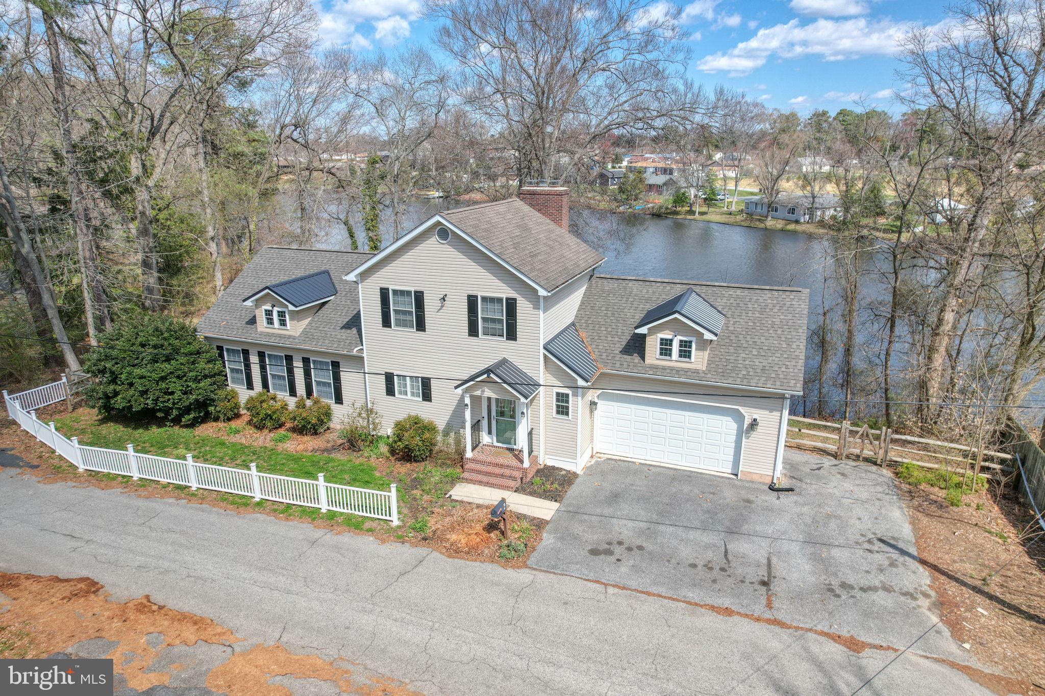 MOORES LAKE - Residential