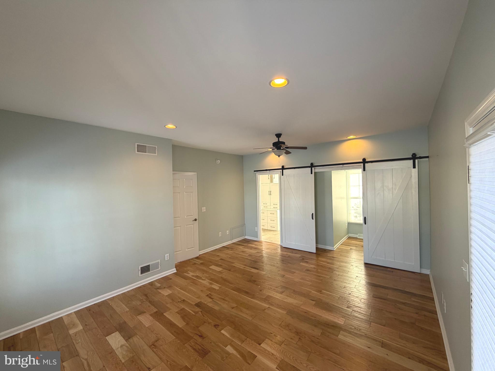 MOORES LAKE - Residential