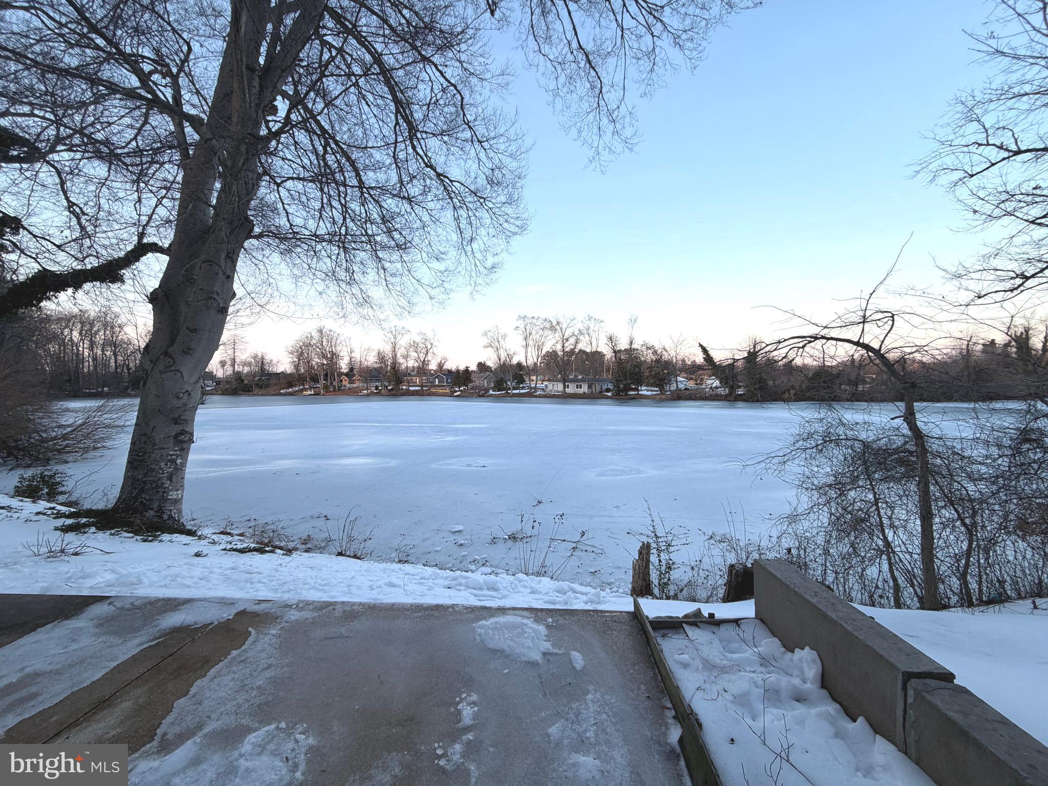 MOORES LAKE - Residential