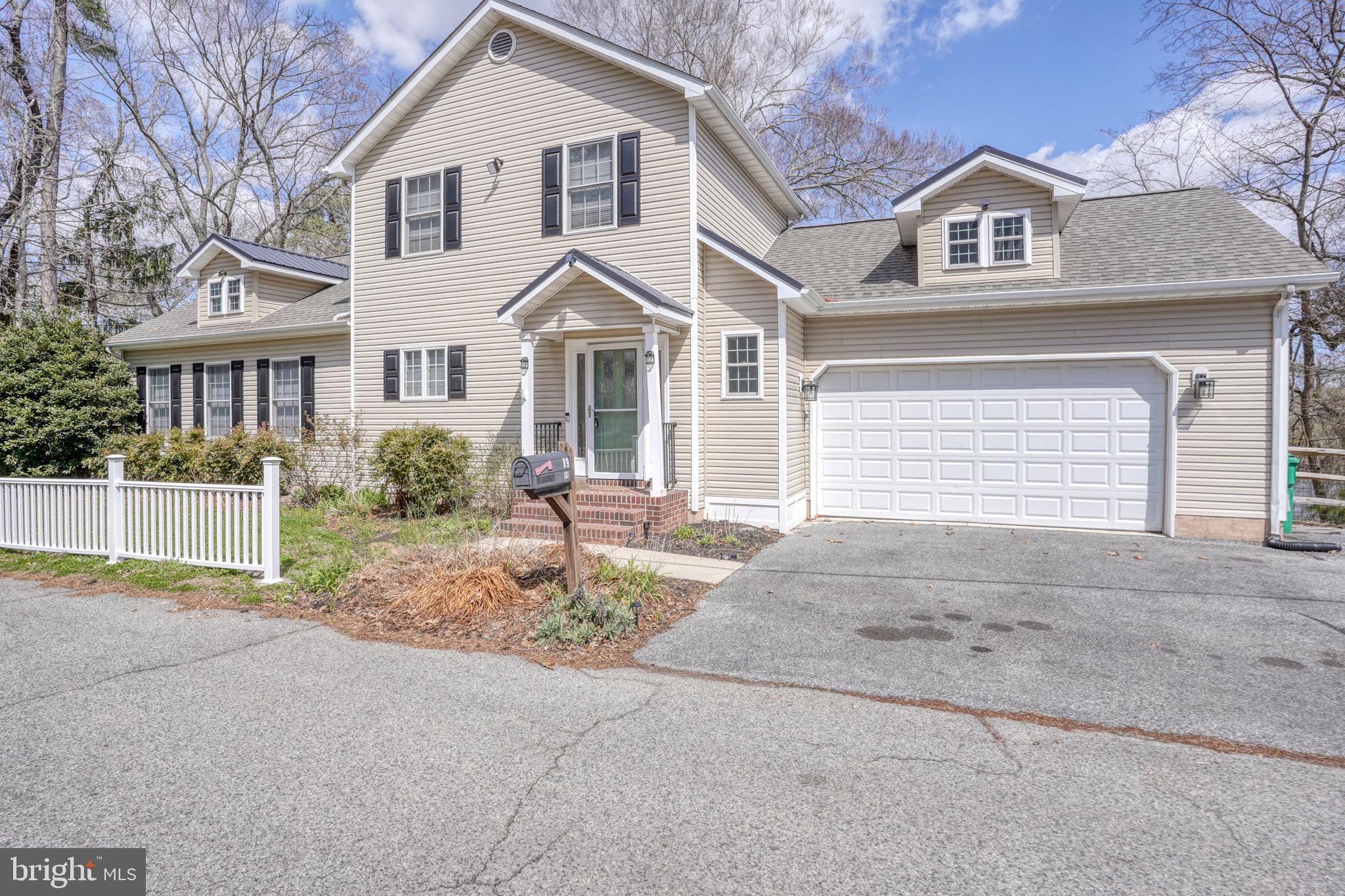 MOORES LAKE - Residential