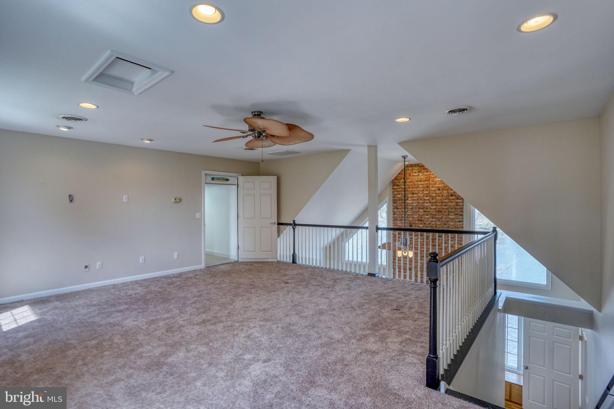 MOORES LAKE - Residential