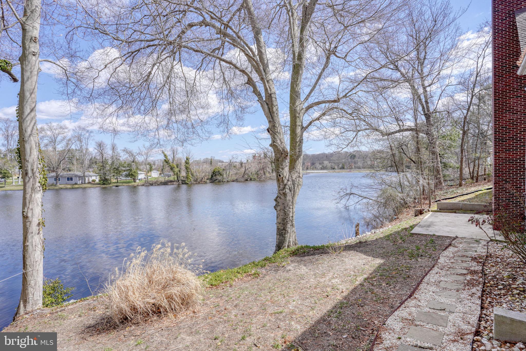 MOORES LAKE - Residential