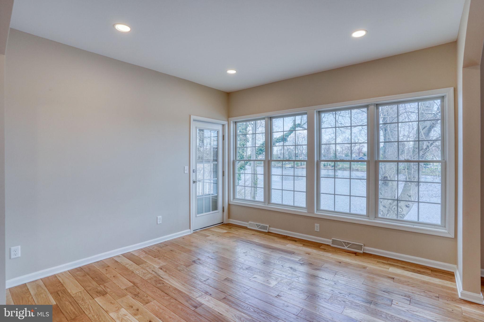 MOORES LAKE - Residential