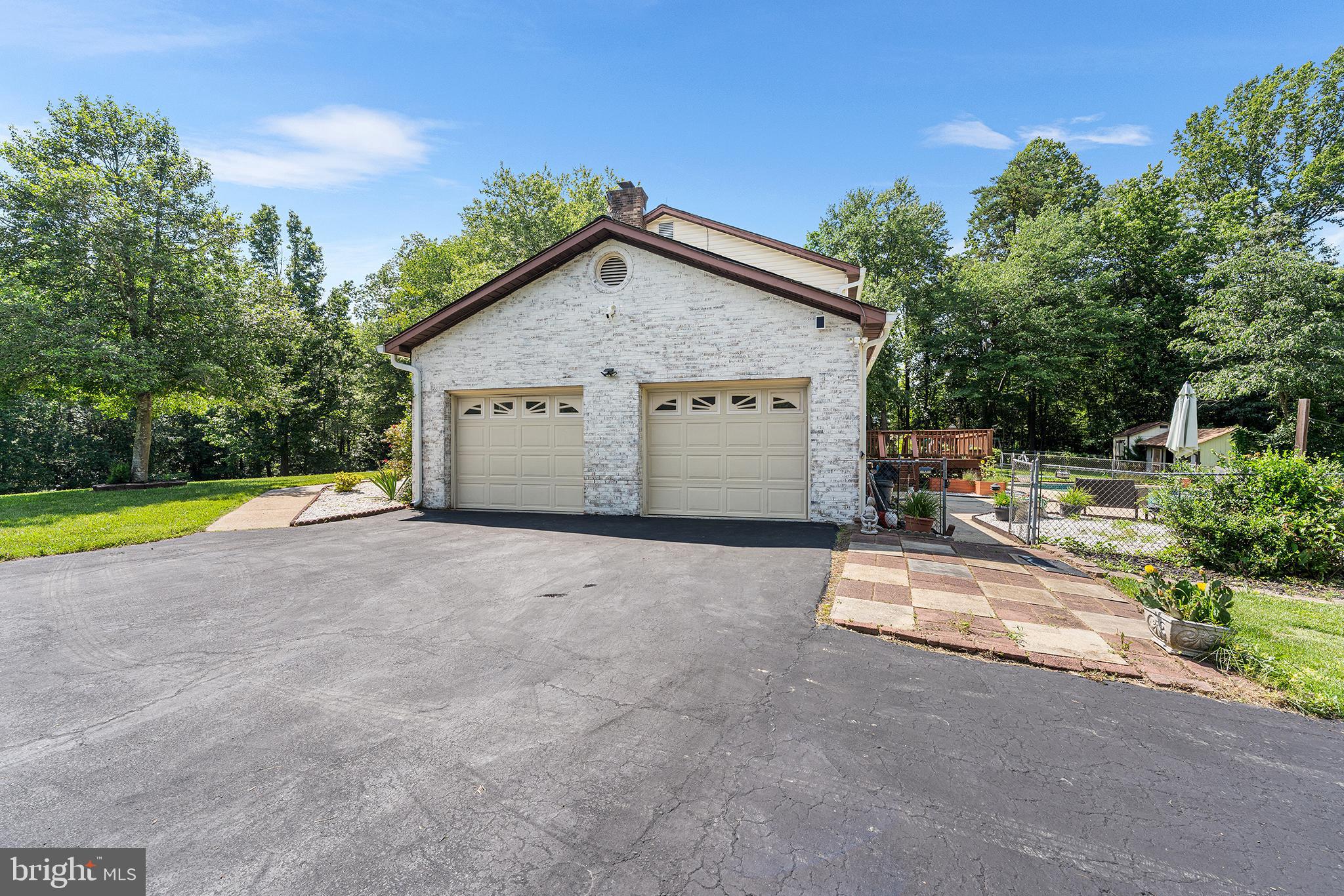 15590 OAK GLEN CIRCLE
