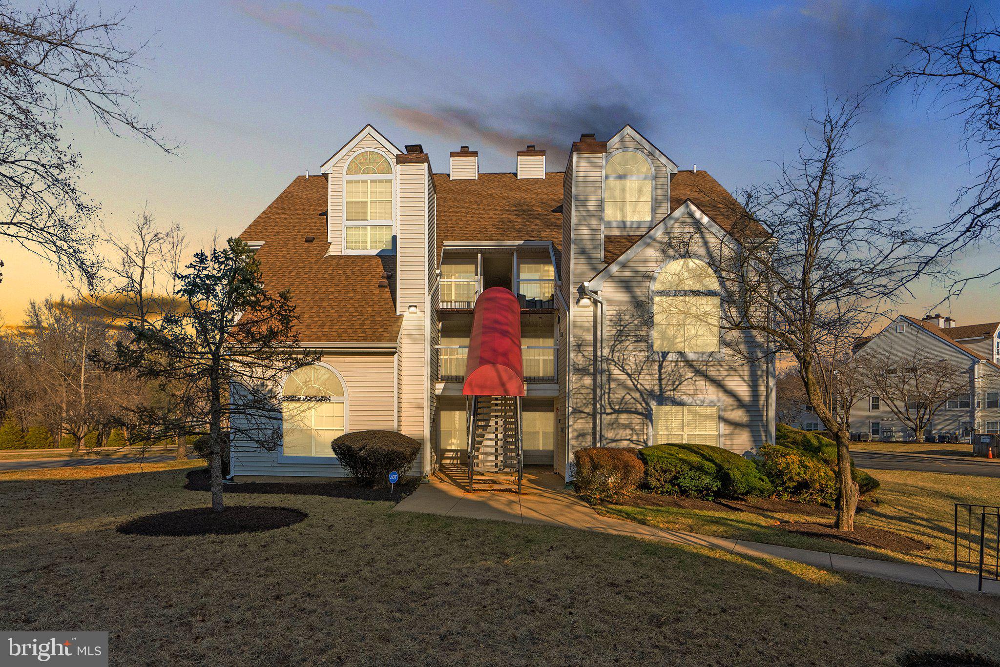 1013 SUMMERGLENN COURT 7-203