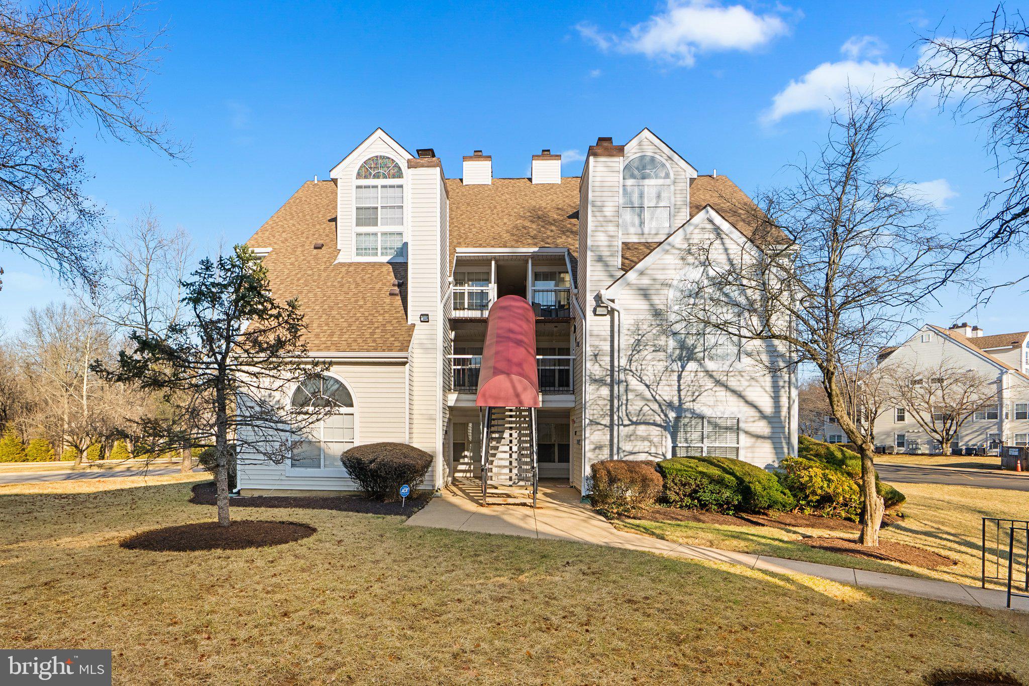 1013 SUMMERGLENN COURT 7-203