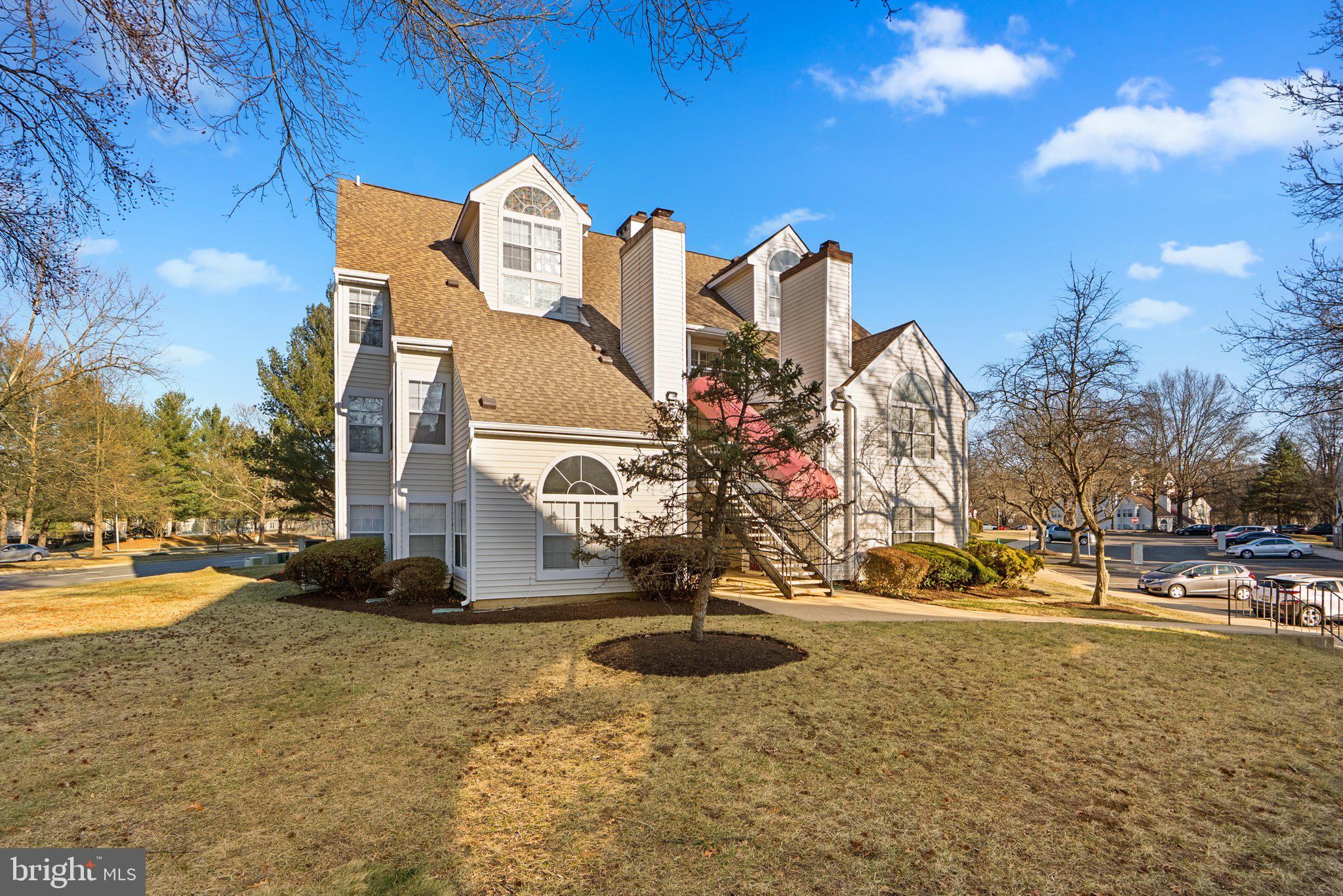 1013 SUMMERGLENN COURT 7-203