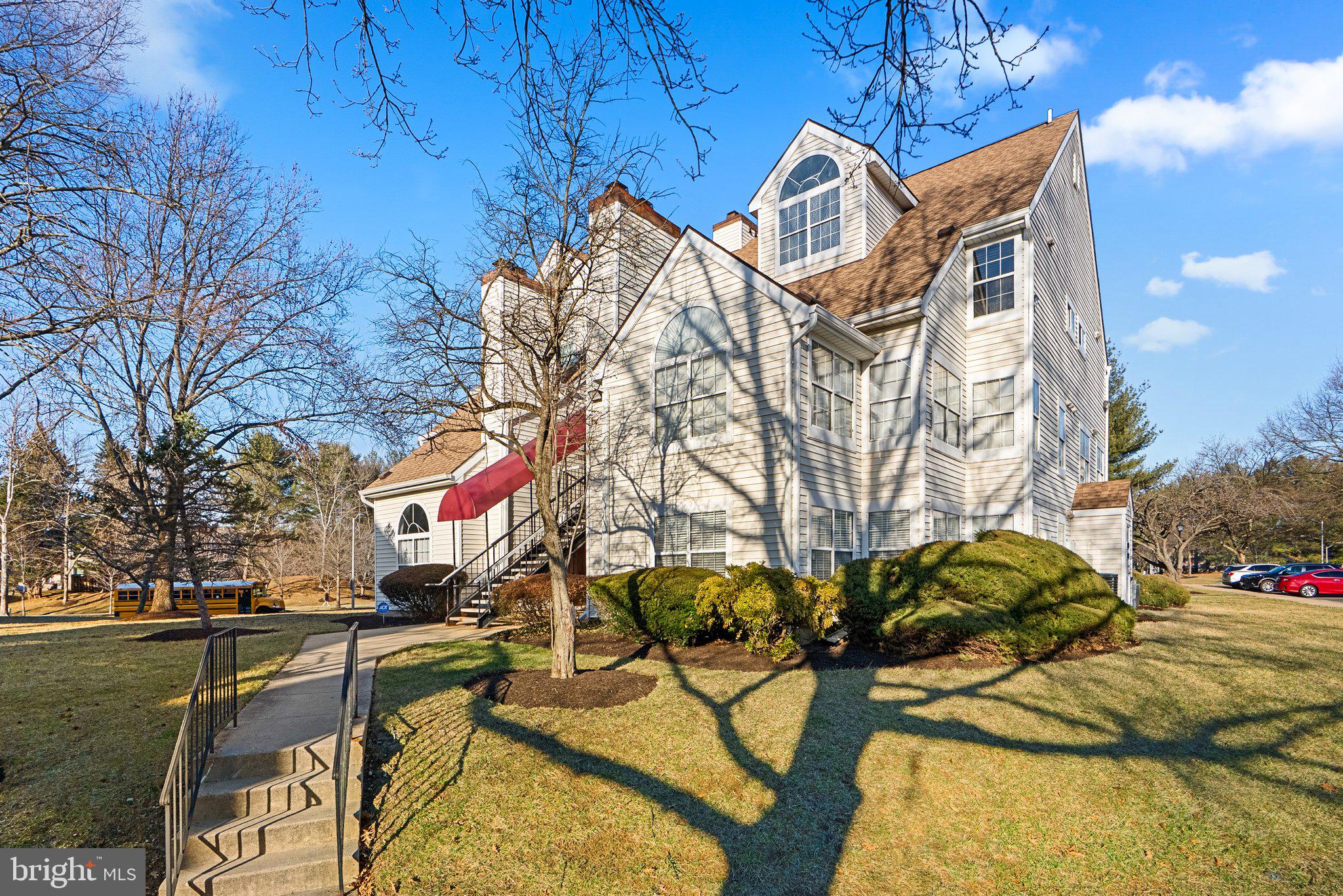 1013 SUMMERGLENN COURT 7-203
