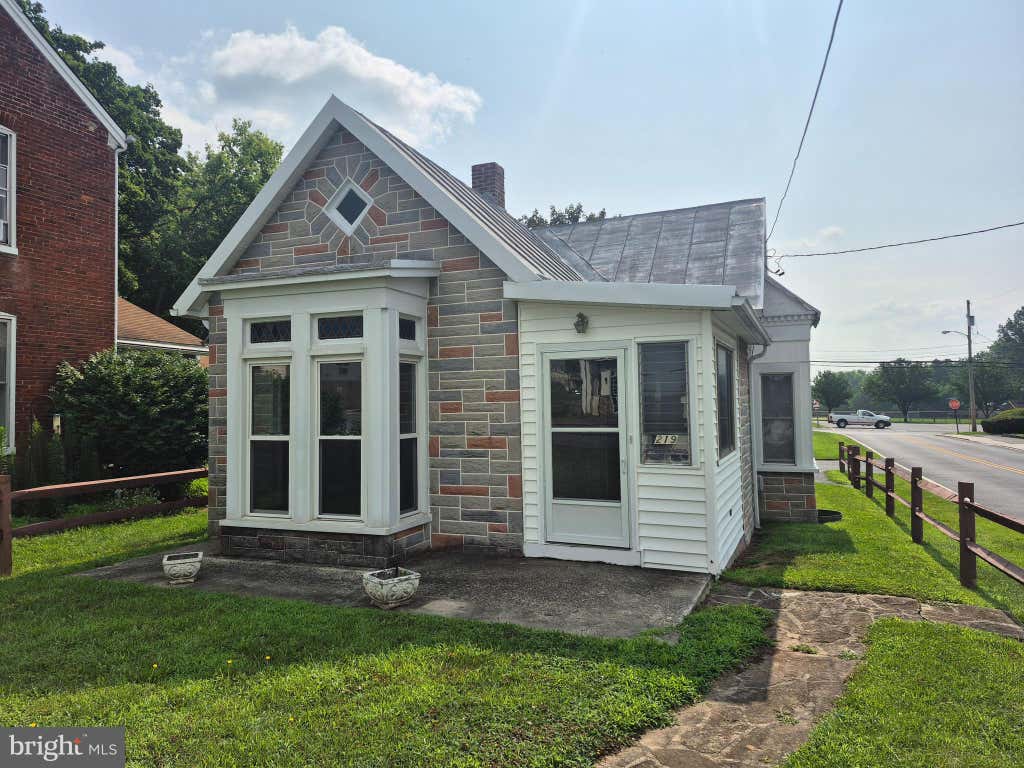 Photo of 219 S Seton Avenue, EMMITSBURG, MD 21727 (MLS # MDFR2085804)