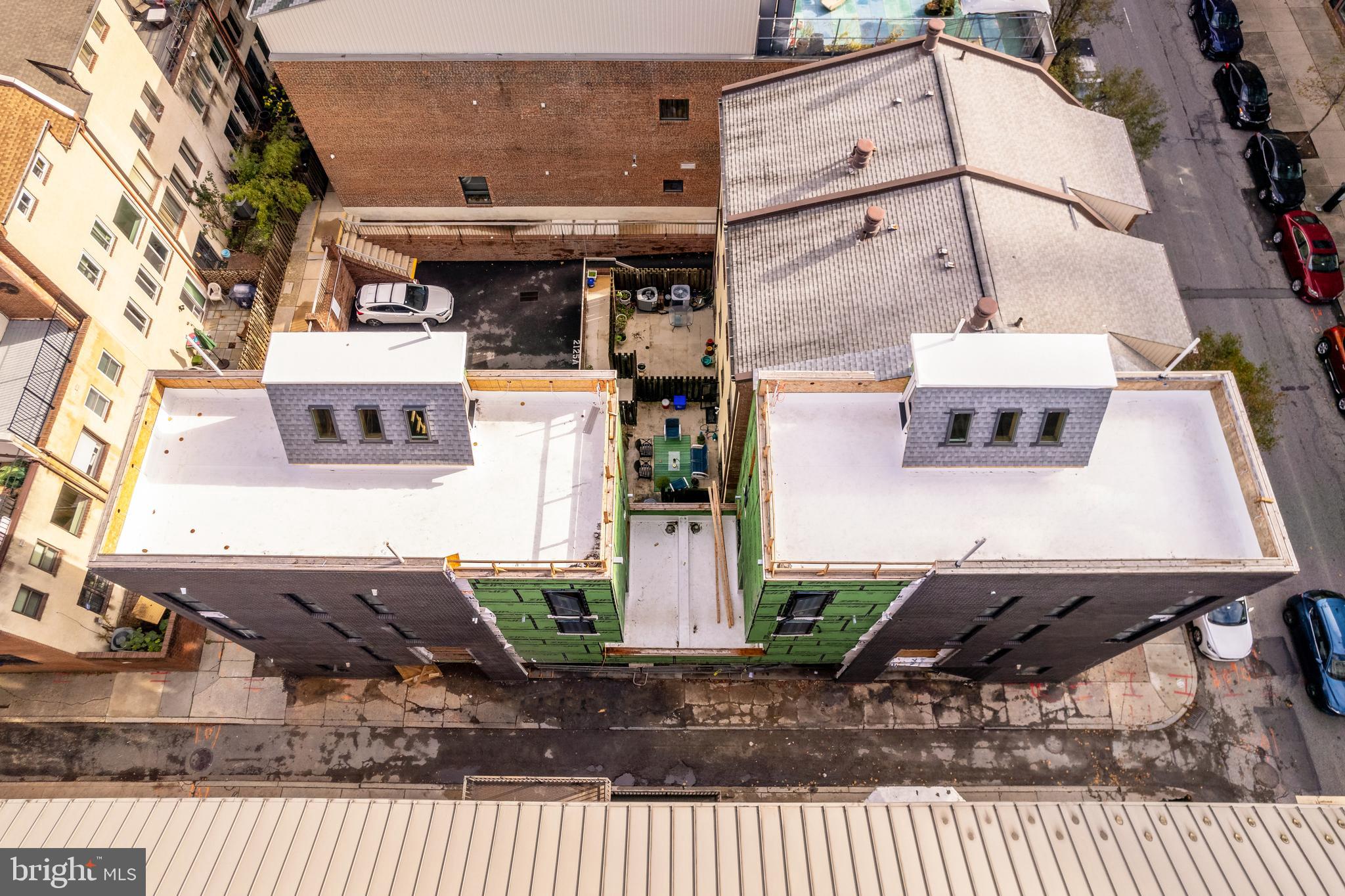 LOGAN SQUARE - Residential