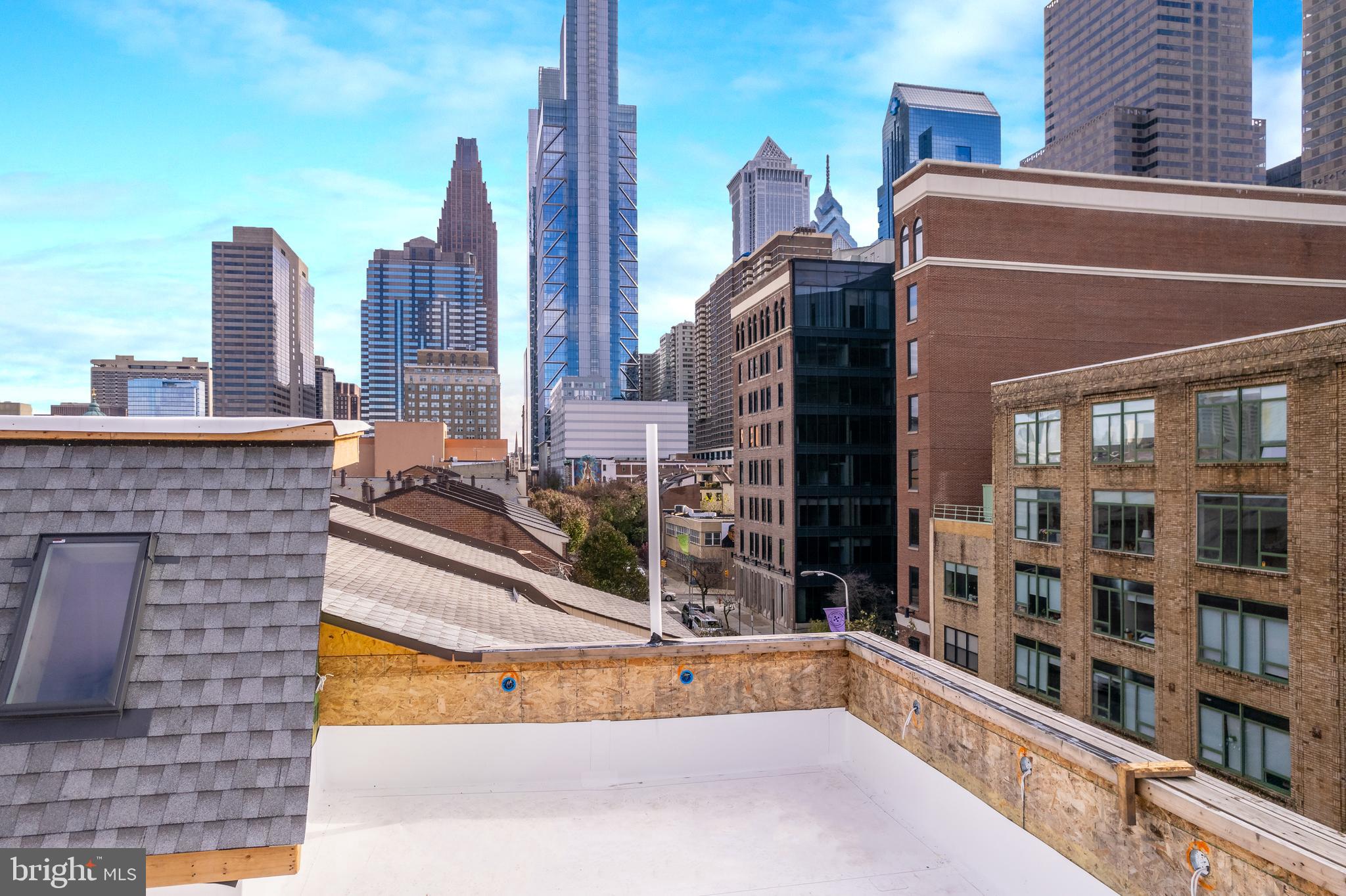 LOGAN SQUARE - Residential