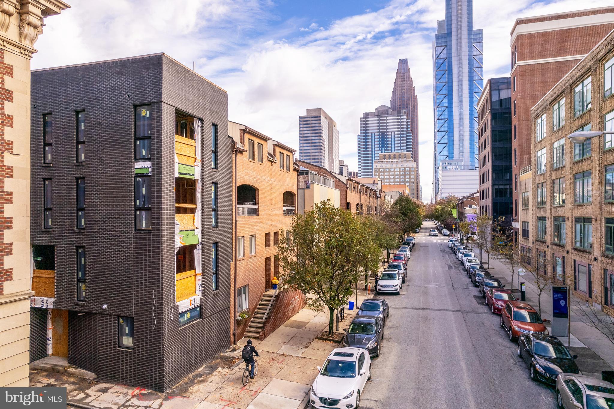 LOGAN SQUARE - Residential