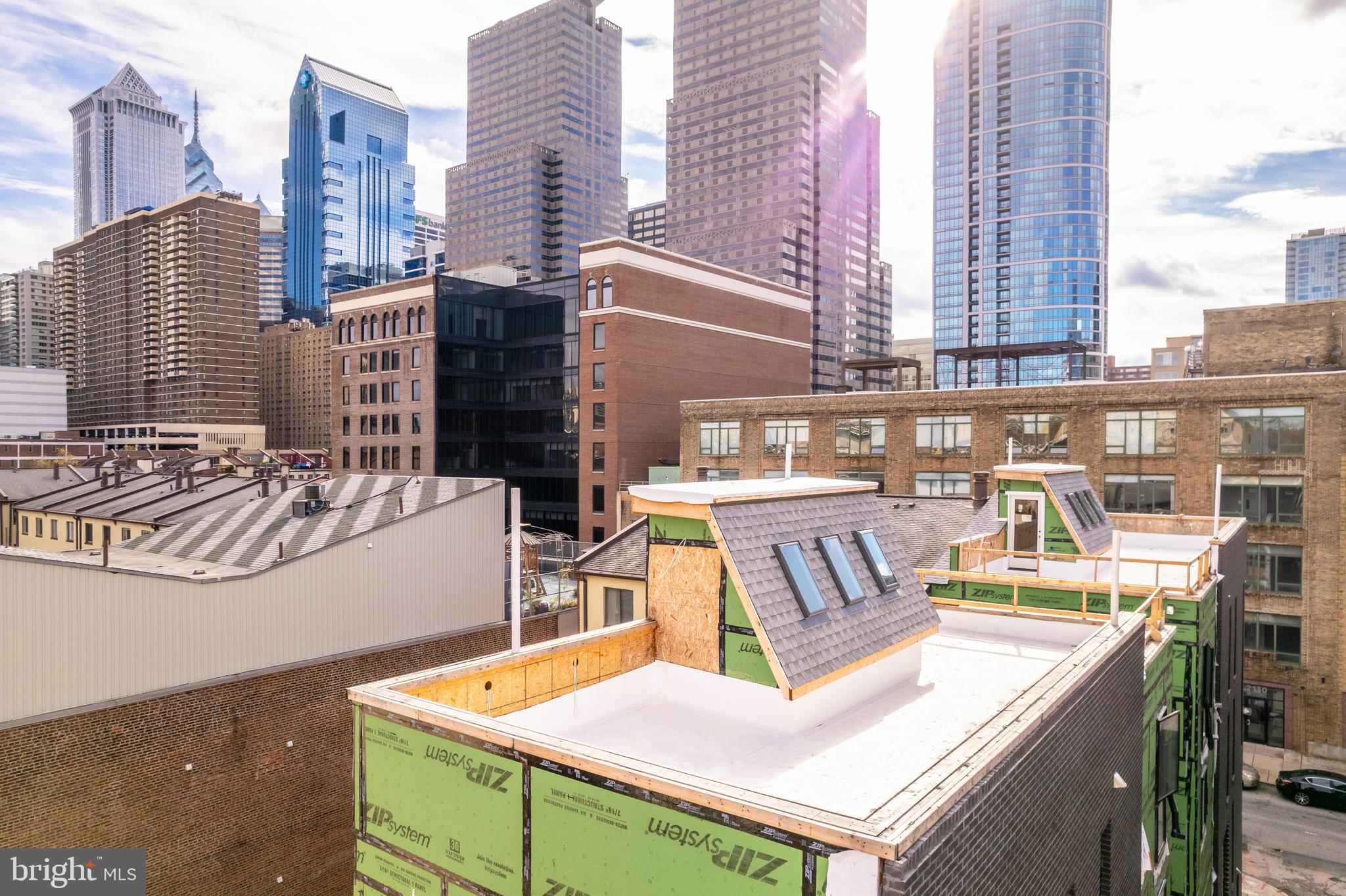 LOGAN SQUARE - Residential