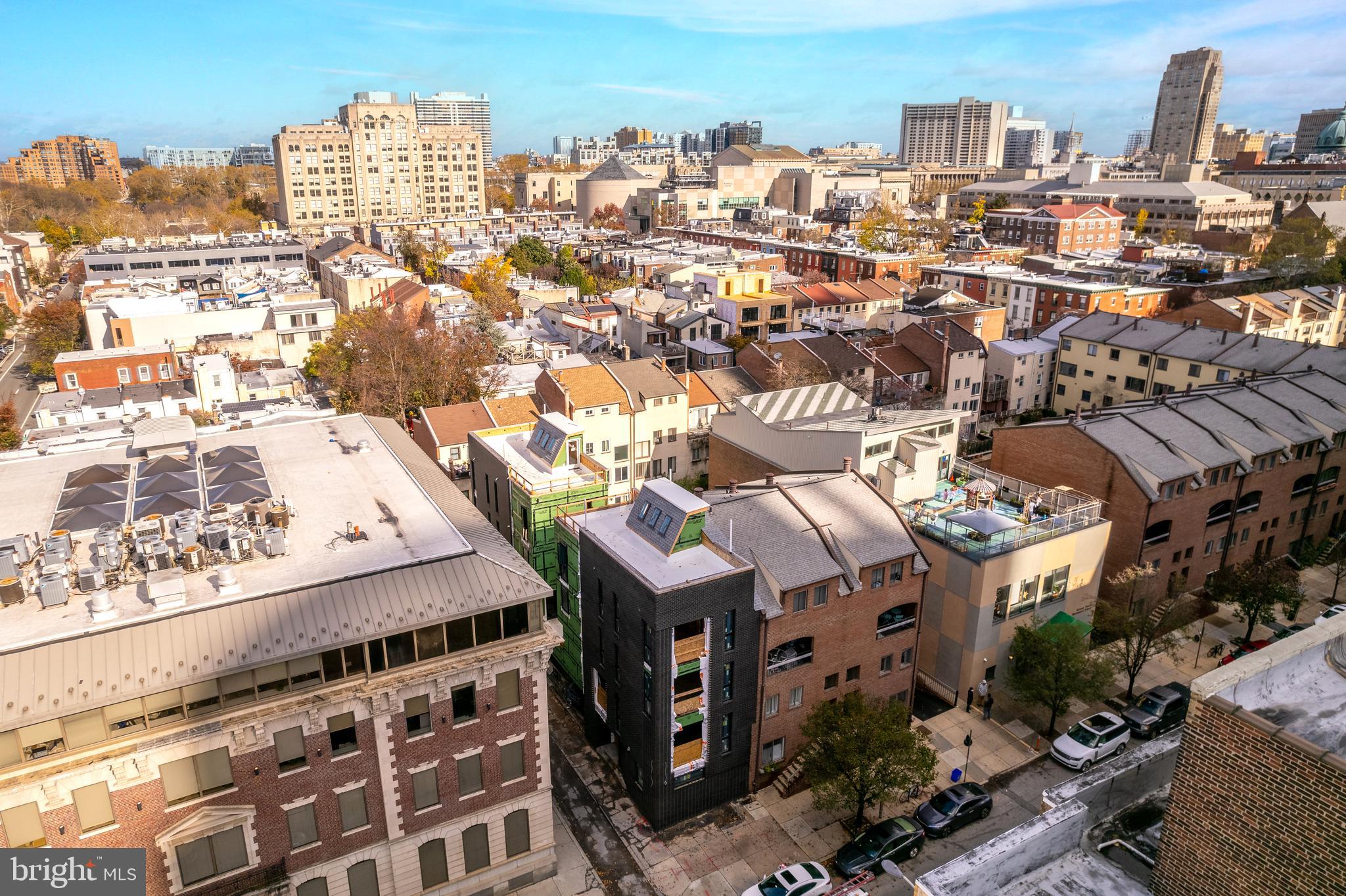 LOGAN SQUARE - Residential