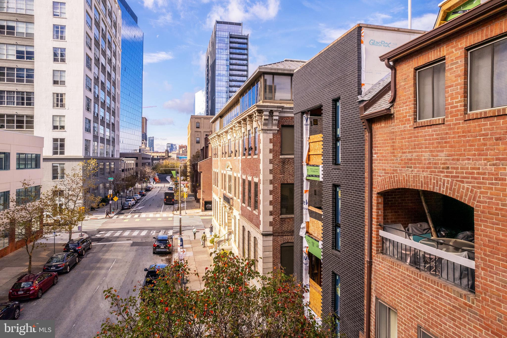 LOGAN SQUARE - Residential