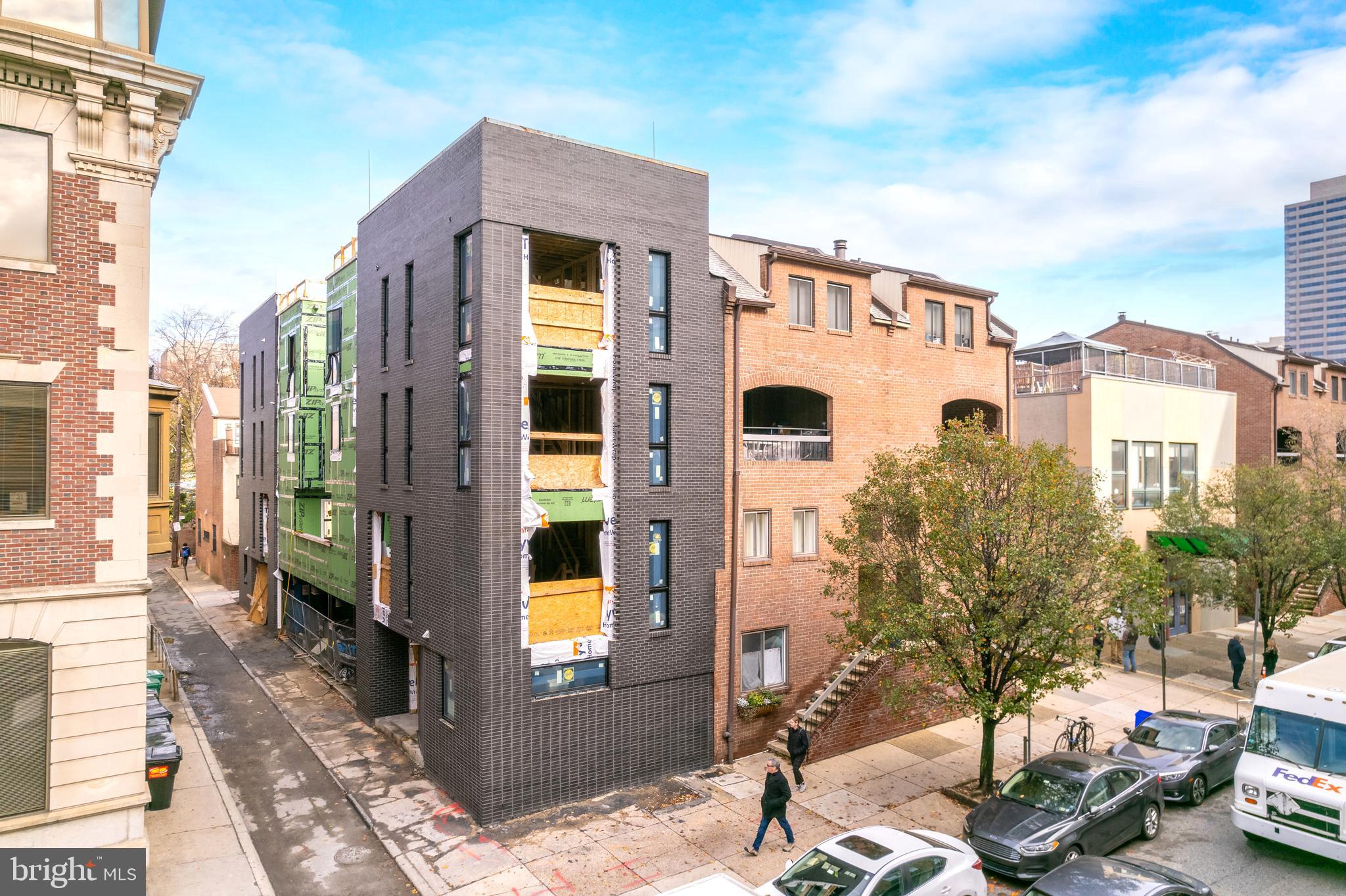 LOGAN SQUARE - Residential