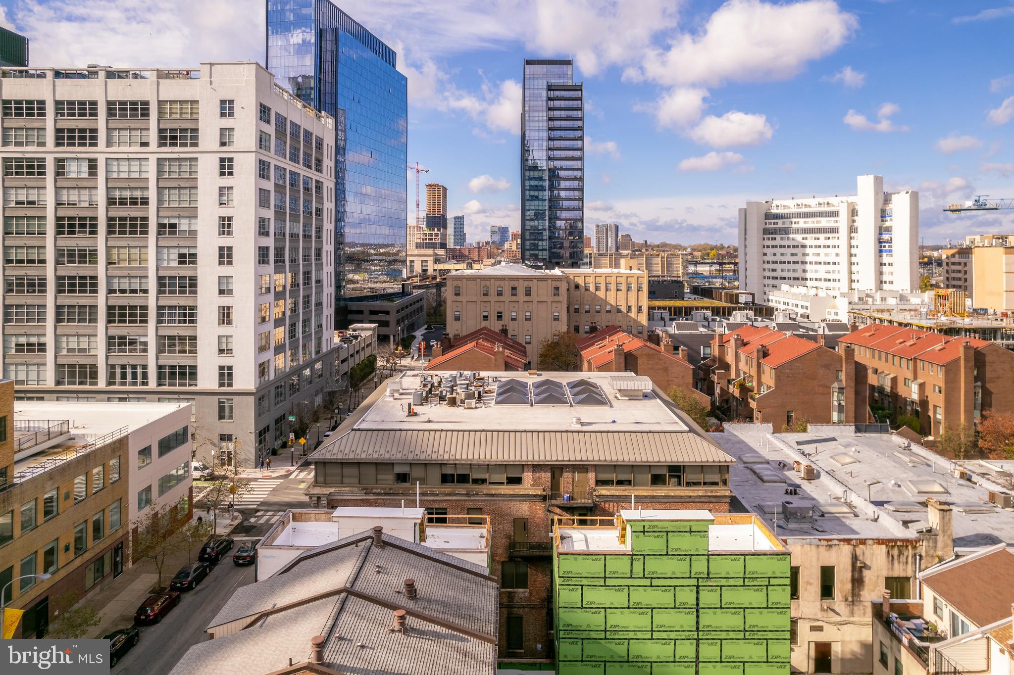 LOGAN SQUARE - Residential