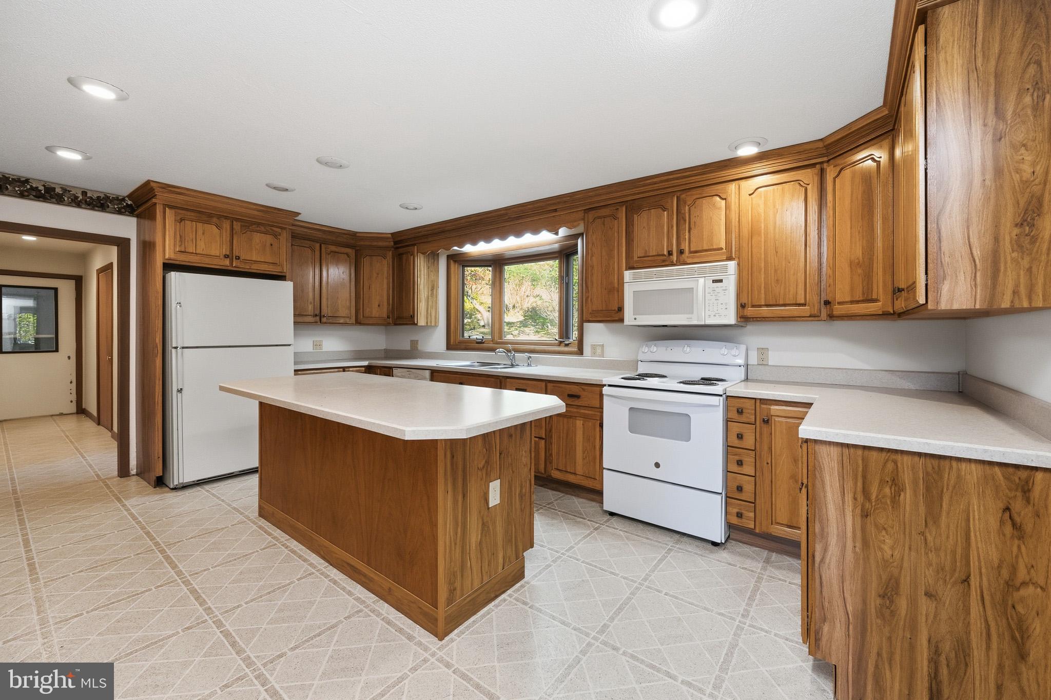 2296 LAKE SHORE DRIVE