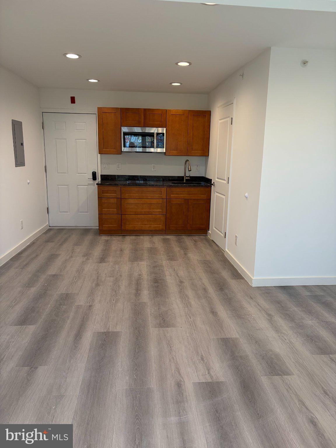 541 WASHINGTON AVENUE 3RD FLOOR