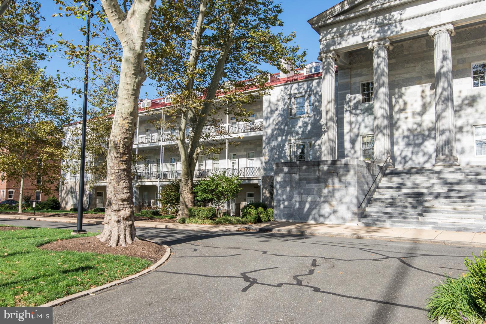 NAVAL SQUARE - Residential