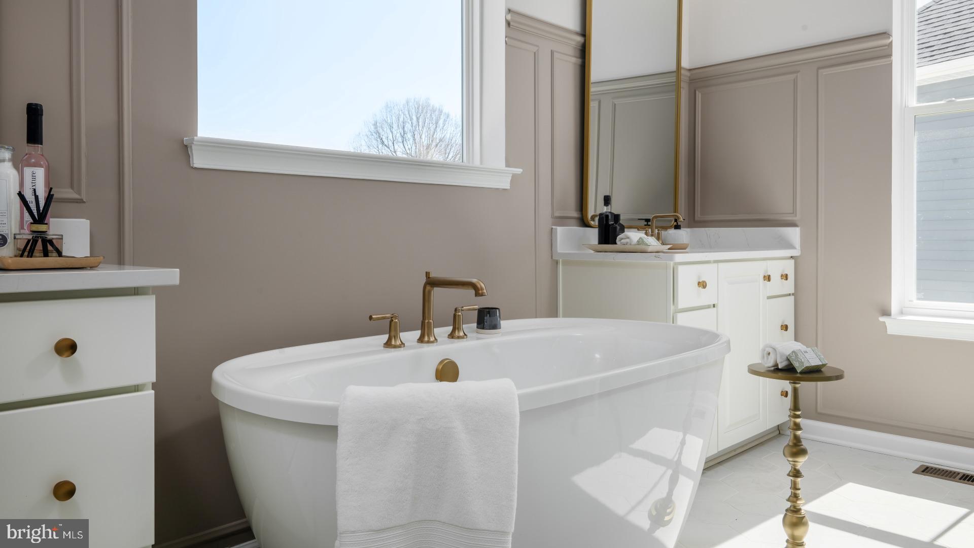 SOUTH LAKE - Residential