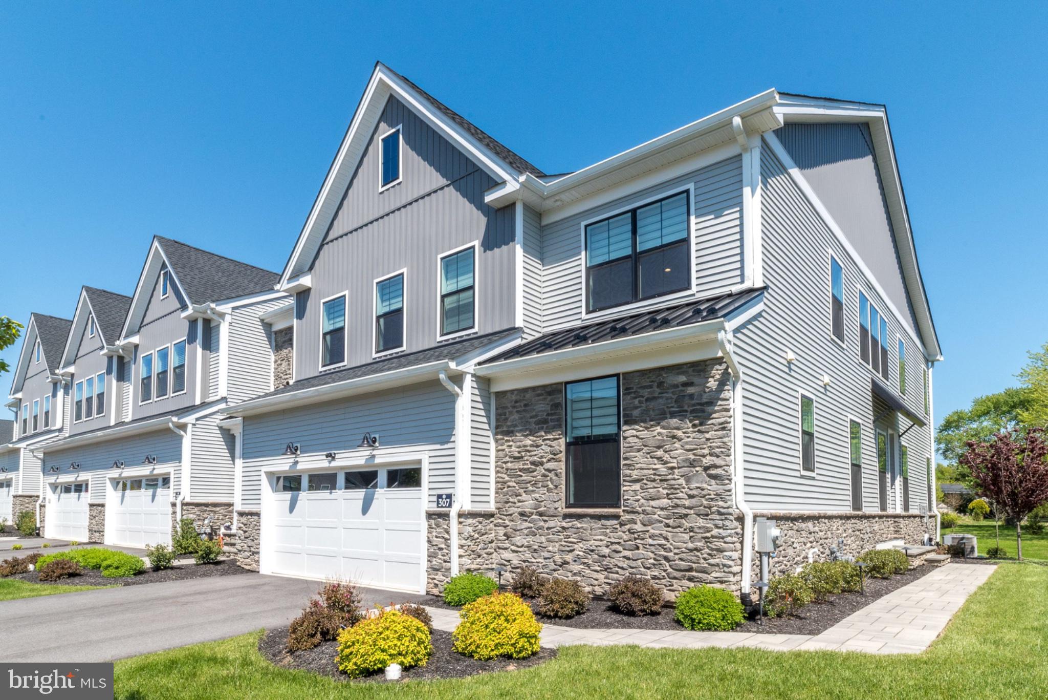 307 HUNTINGTON LANE