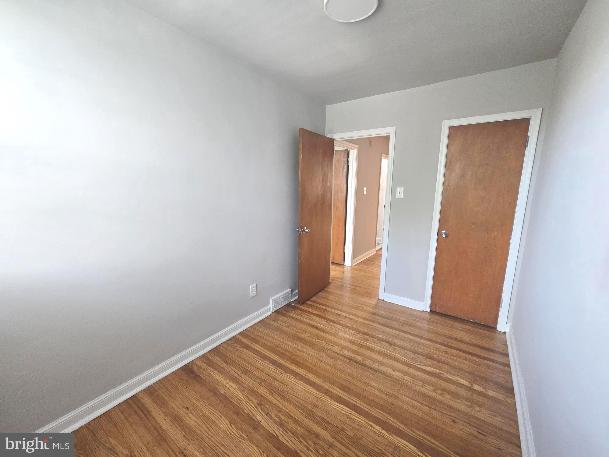 ELMWOOD PARK - Residential Lease