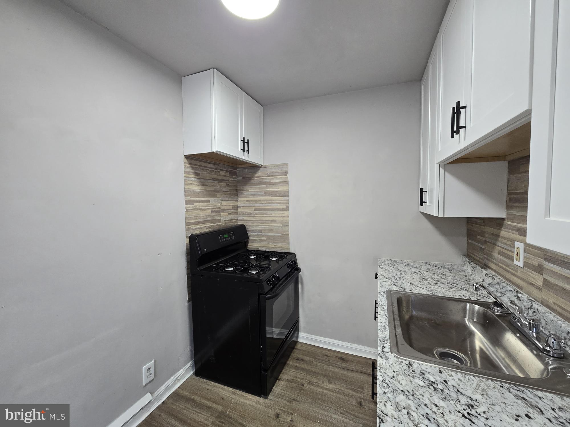 ELMWOOD PARK - Residential Lease