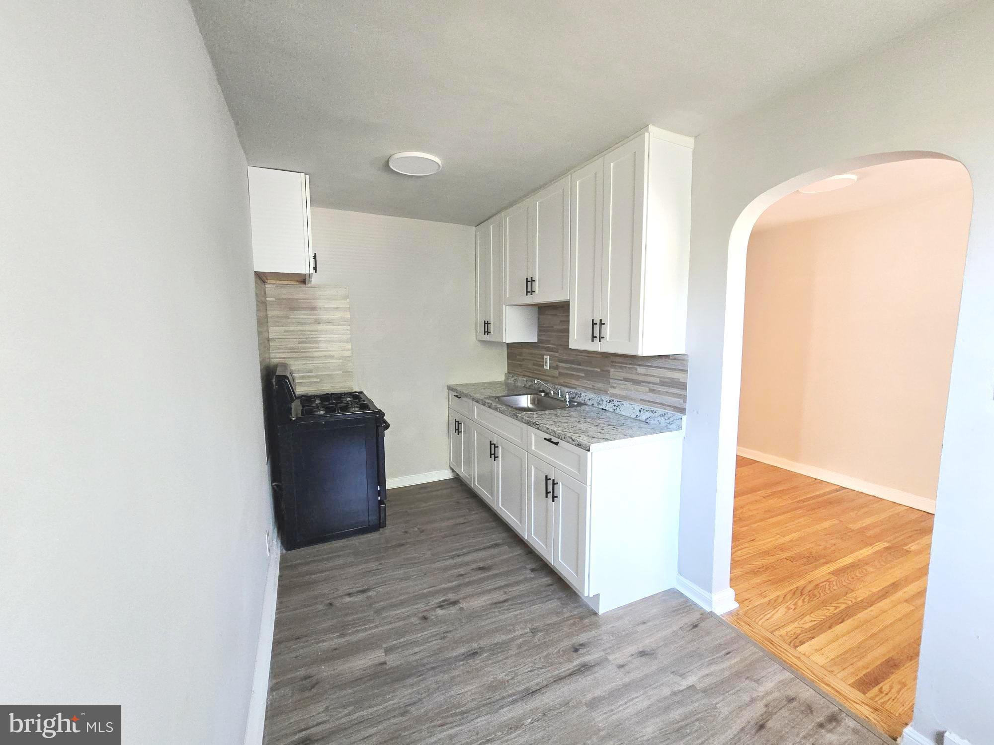 ELMWOOD PARK - Residential Lease