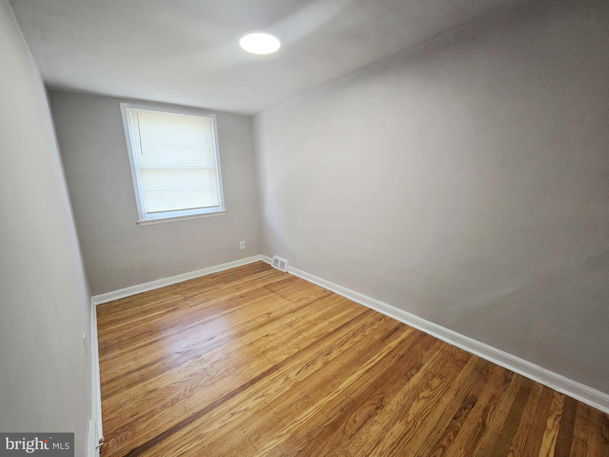 ELMWOOD PARK - Residential Lease